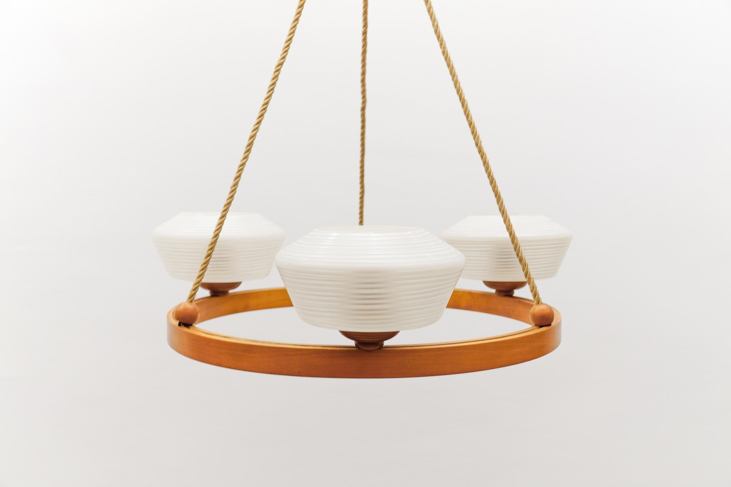 Scandinavo Graziosa lampada da soffitto rotonda in compensato The Modern Scandinavian, metà del secolo scorso, 1950 in vendita