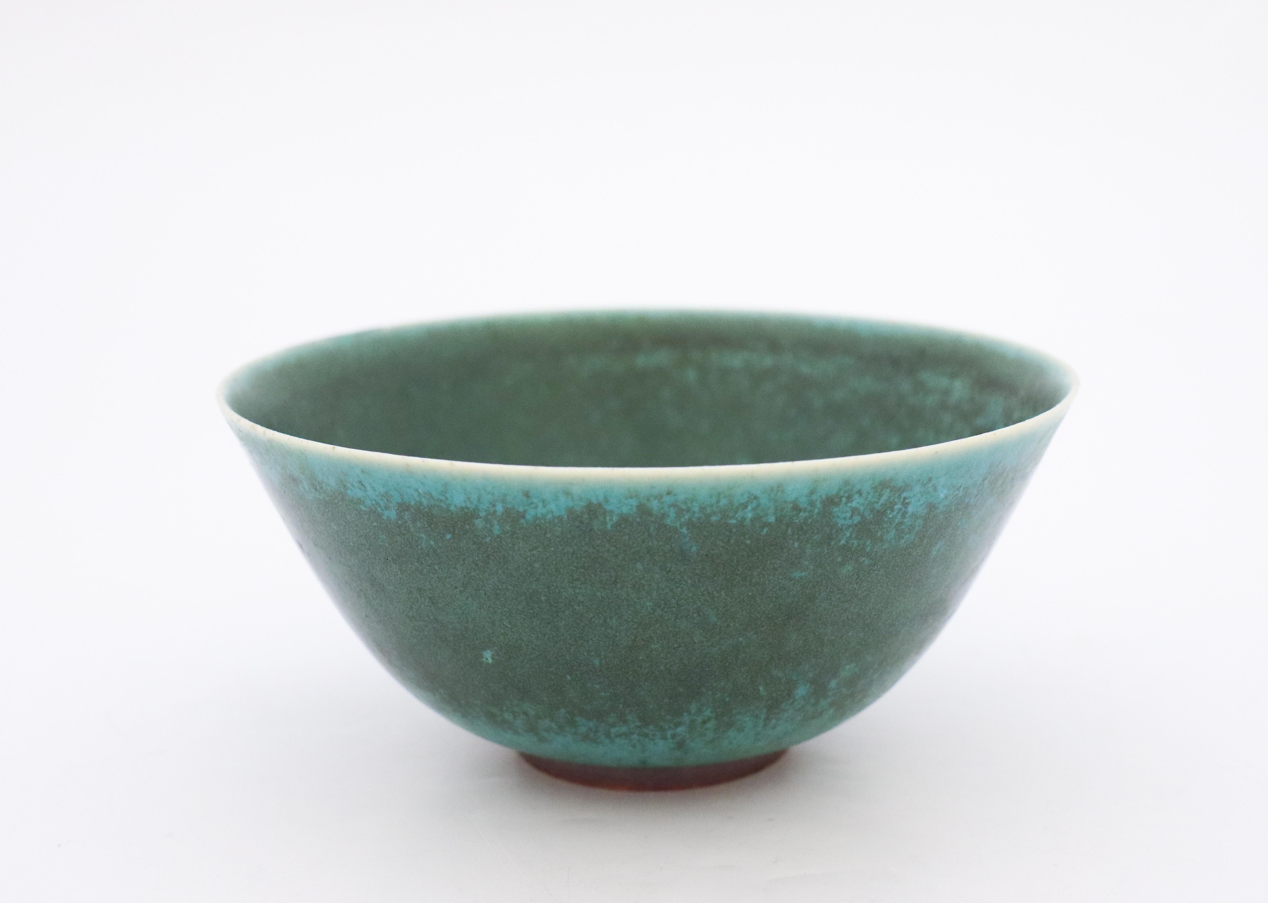 A lovely green & Turquoise bowl probably designed by Eva Stæhr Nielsen and produced at Saxbo in Denmark. The bowl is 16.5 cm in diameter and in mint condition.
 