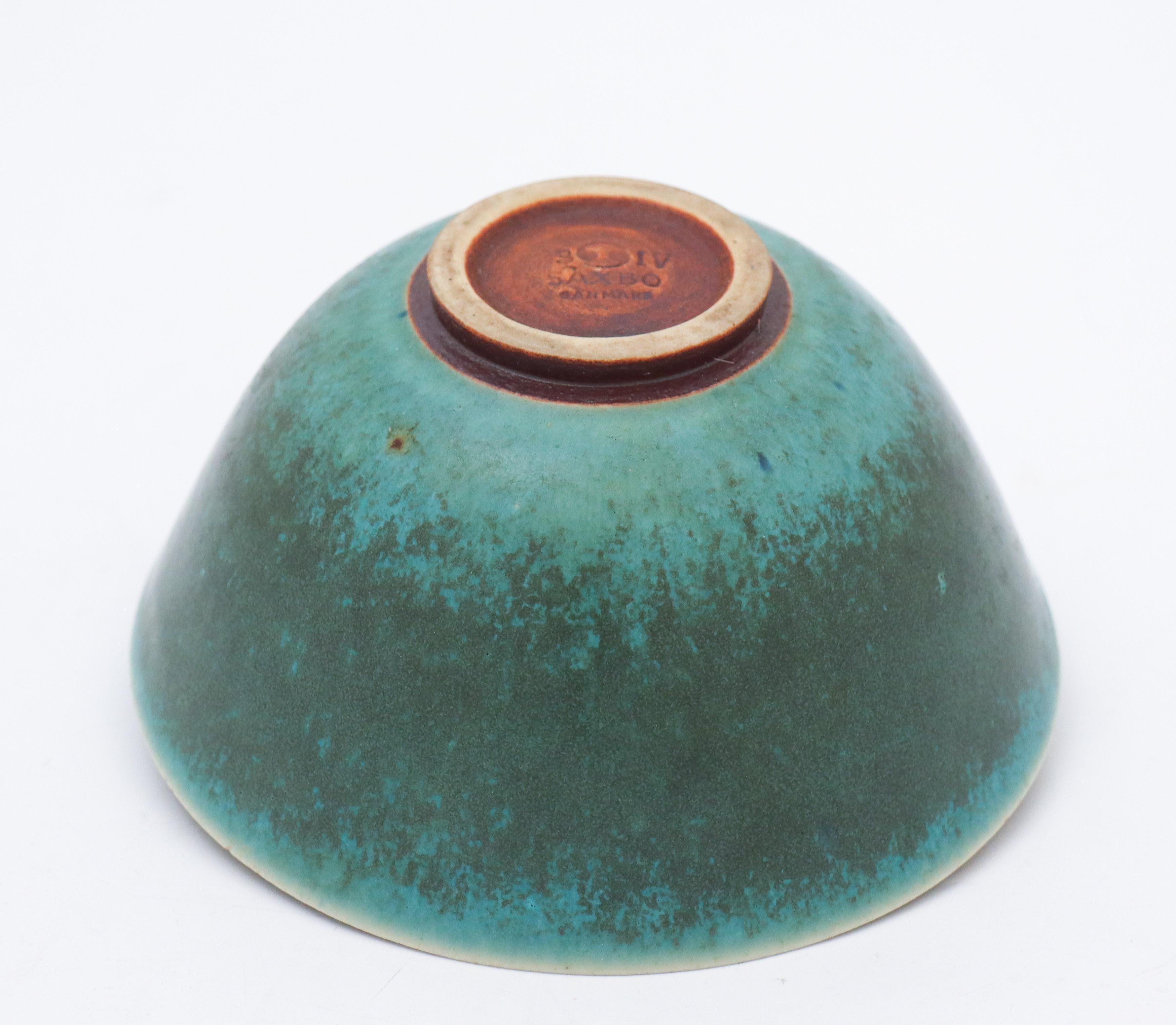 Jolie coupe ronde, turquoise et verte, Saxbo probablement Eva Sthr Nielsen Vintage Excellent état - En vente à Stockholm, SE
