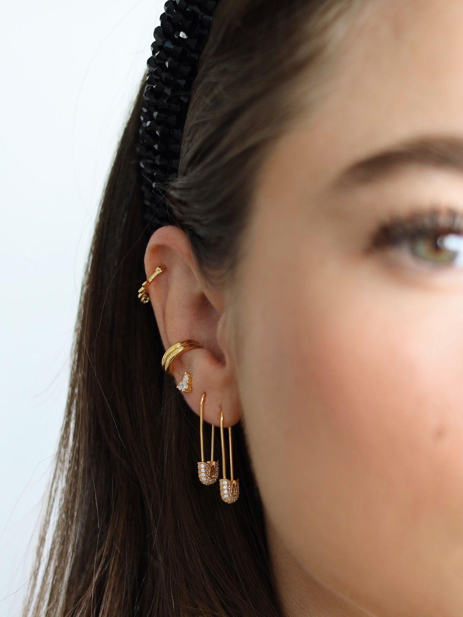 These 92 Diamonds 18K Yellow Gold Safety Pin Diamond Earrings are a bold blend of elegance and edge, perfect for those who love making a statement. Featuring 92 natural diamonds, they add a dazzling sparkle to your style. Designed with a unique