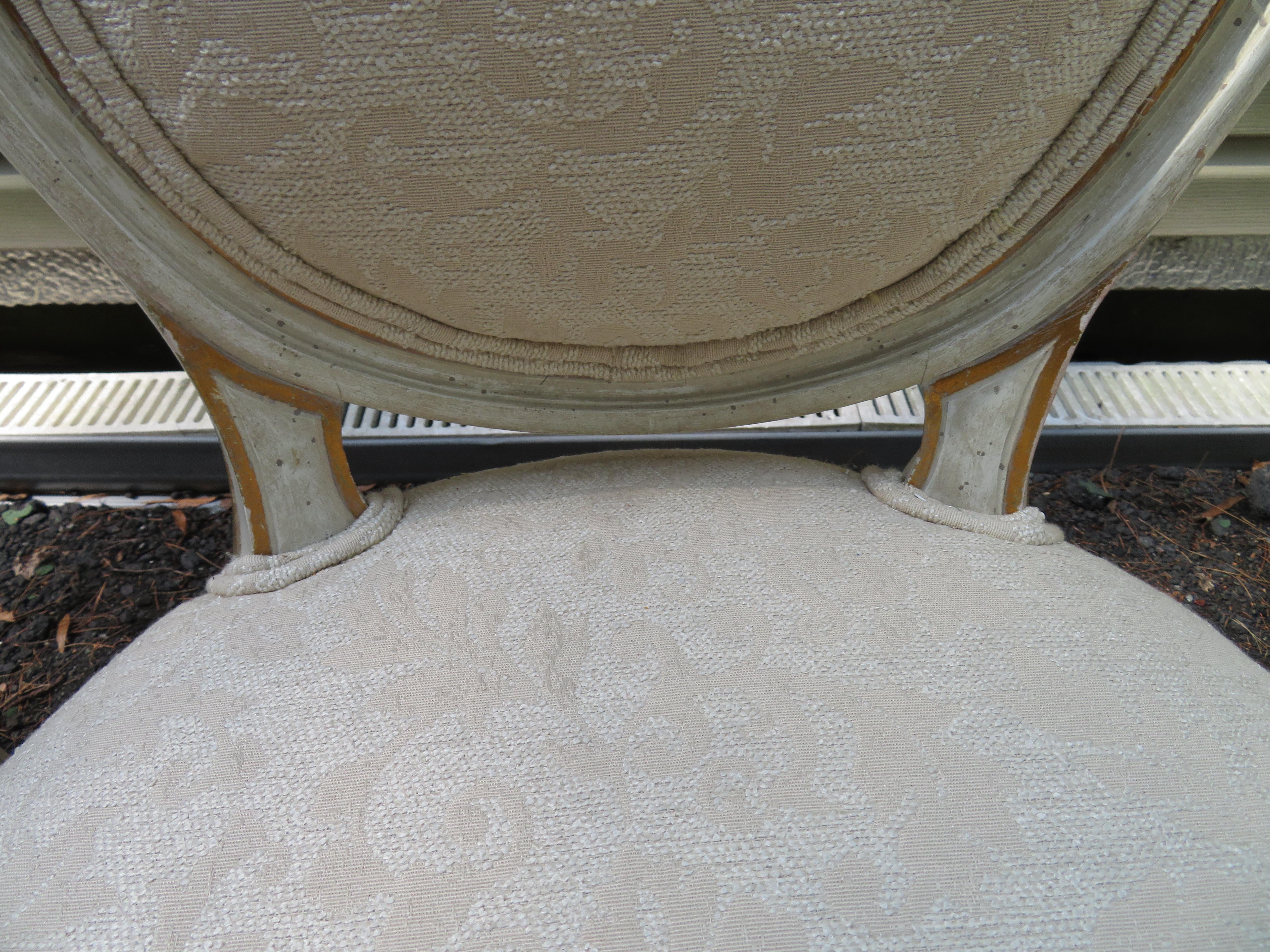 Magnifique ensemble de 8 chaises de salle à manger Dorothy Draper de style Hollywood Regency à pieds cannelés en vente 3