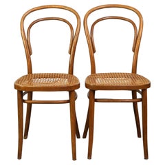 Hübsches Set aus 2 braunen Vintage Thonet/Bistrostühlen mit geflochtenen Sitzen