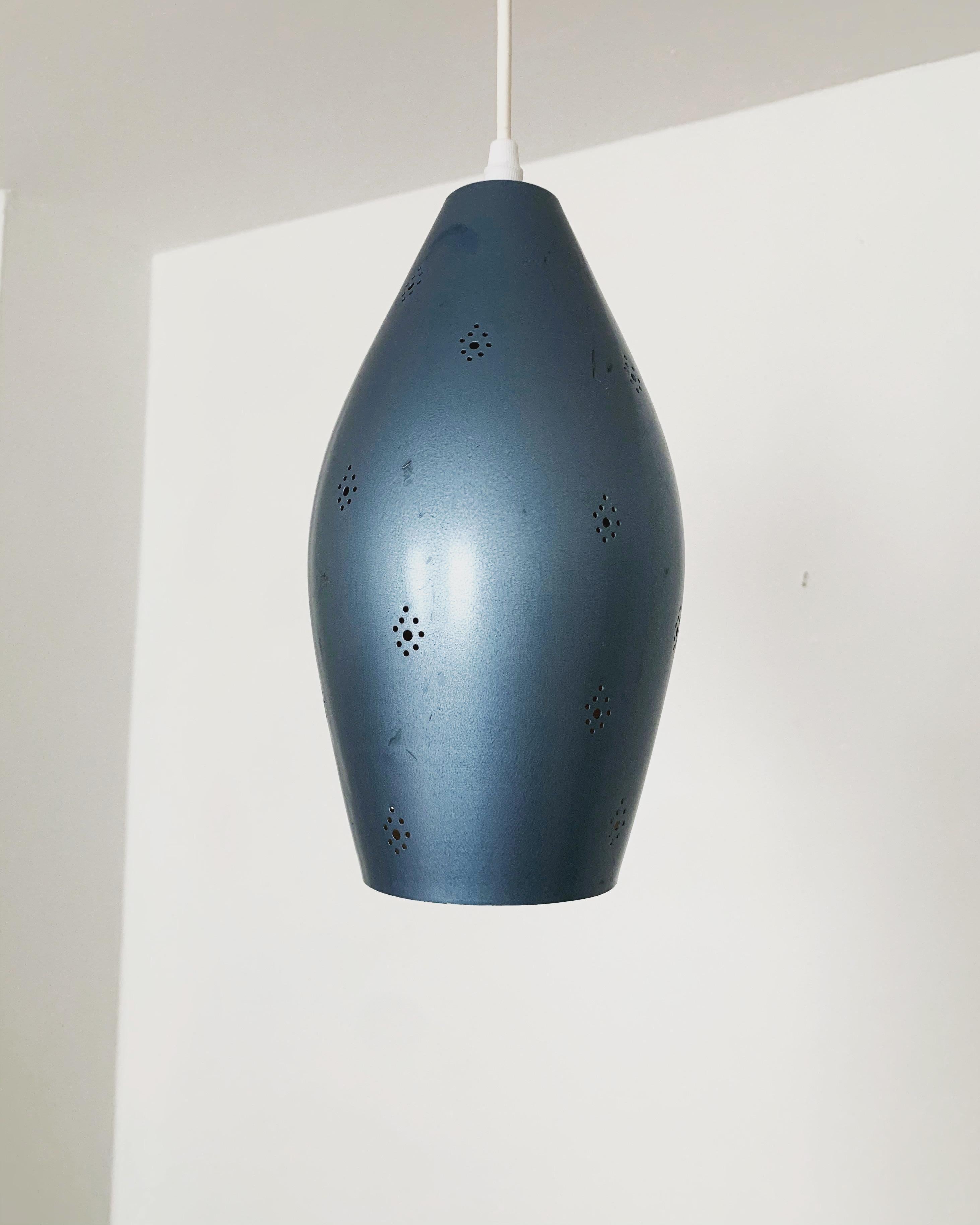 Grazioso set di 2 lampade a sospensione blu traforate In condizioni buone in vendita a München, DE