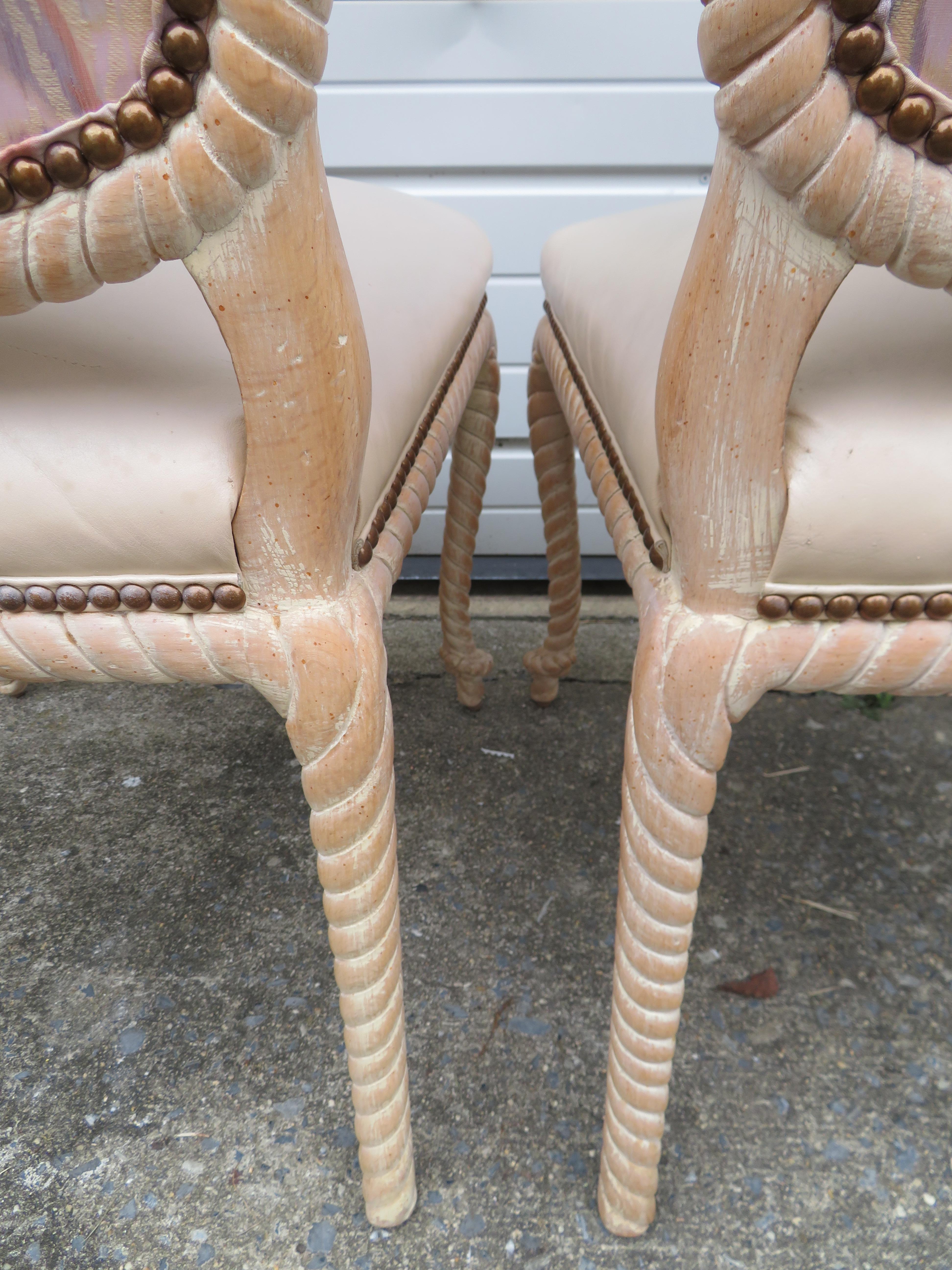 Schöner Satz von 4 geschnitzten Seil-Esszimmerstühlen, Mid-Century Modern im Zustand „Gut“ im Angebot in Pemberton, NJ