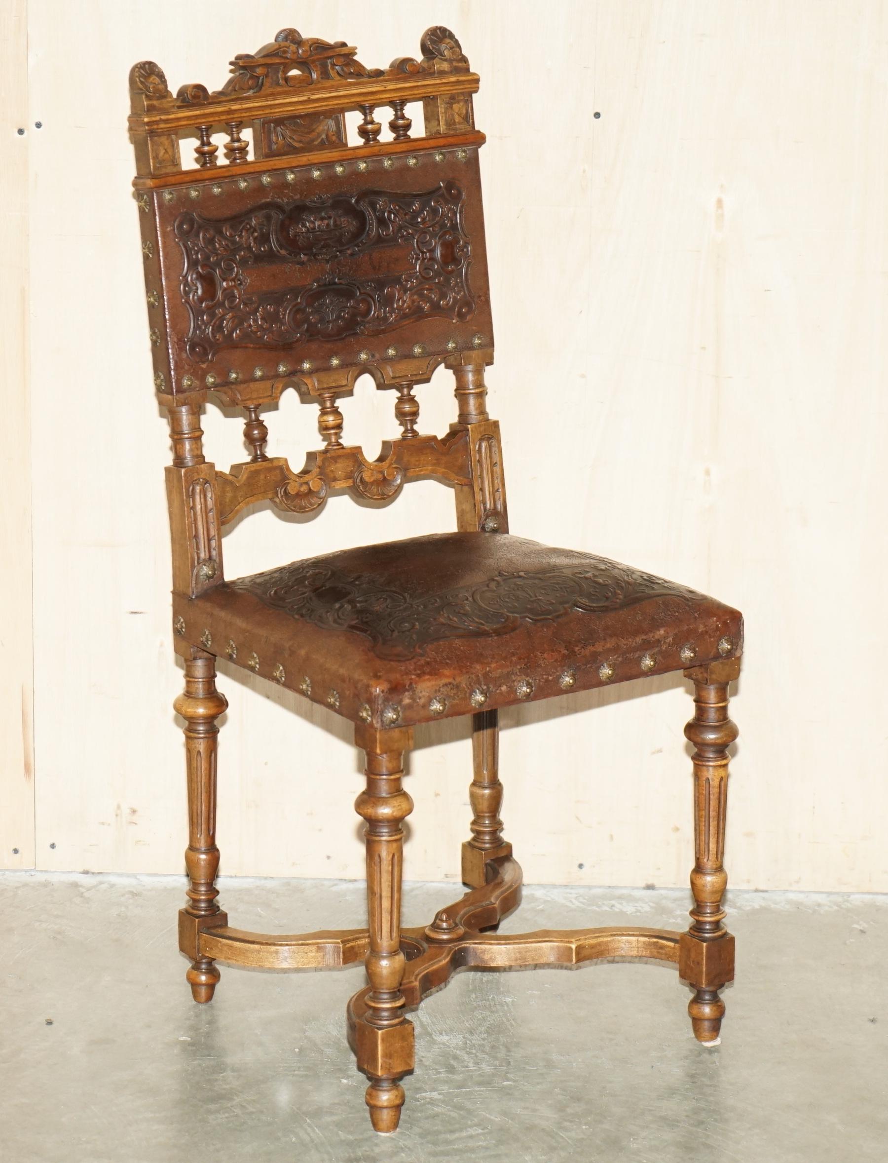 Royal House Antiques

The House Antiques a le plaisir d'offrir à la vente cet ensemble exceptionnel de six chaises de salle à manger Henry II vers 1880, en chêne français avec cuir marron gaufré.

Veuillez noter que les frais de livraison indiqués