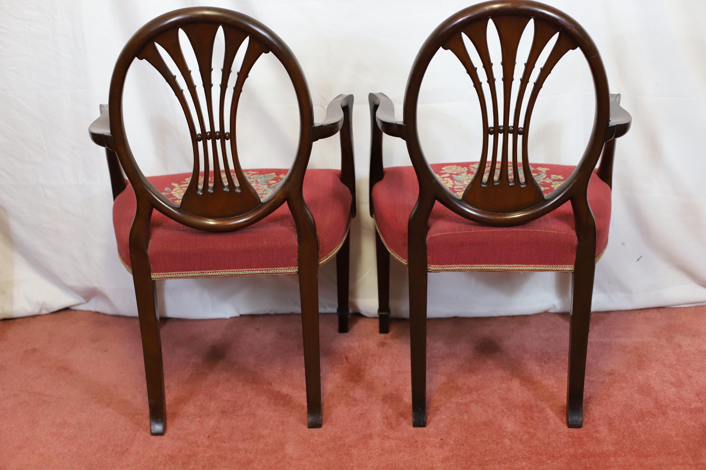 Grazioso set di otto pezzi di Oak Oak intagliati in stile vittoriano  Sedie da pranzo in stile Hepplewhite in vendita 11