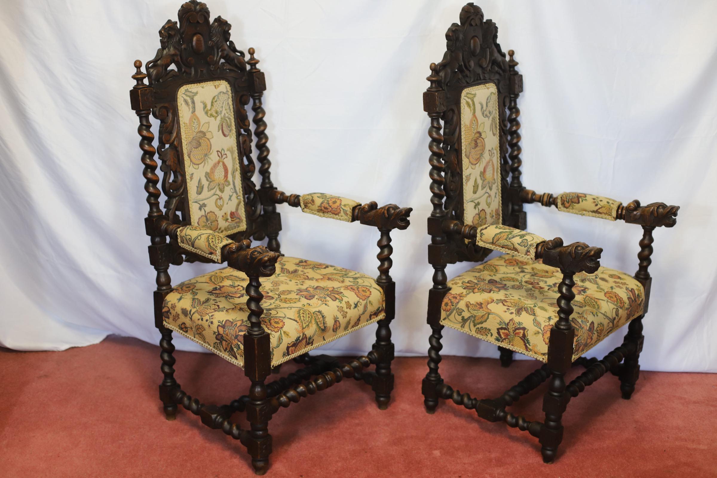Siamo lieti di offrire in vendita questo splendido set di otto sedie da pranzo in rovere intagliate a mano del primo periodo vittoriano, realizzate in un maniero giacobino.
Un set di otto sedie da pranzo con schienale alto in rovere scuro di prima