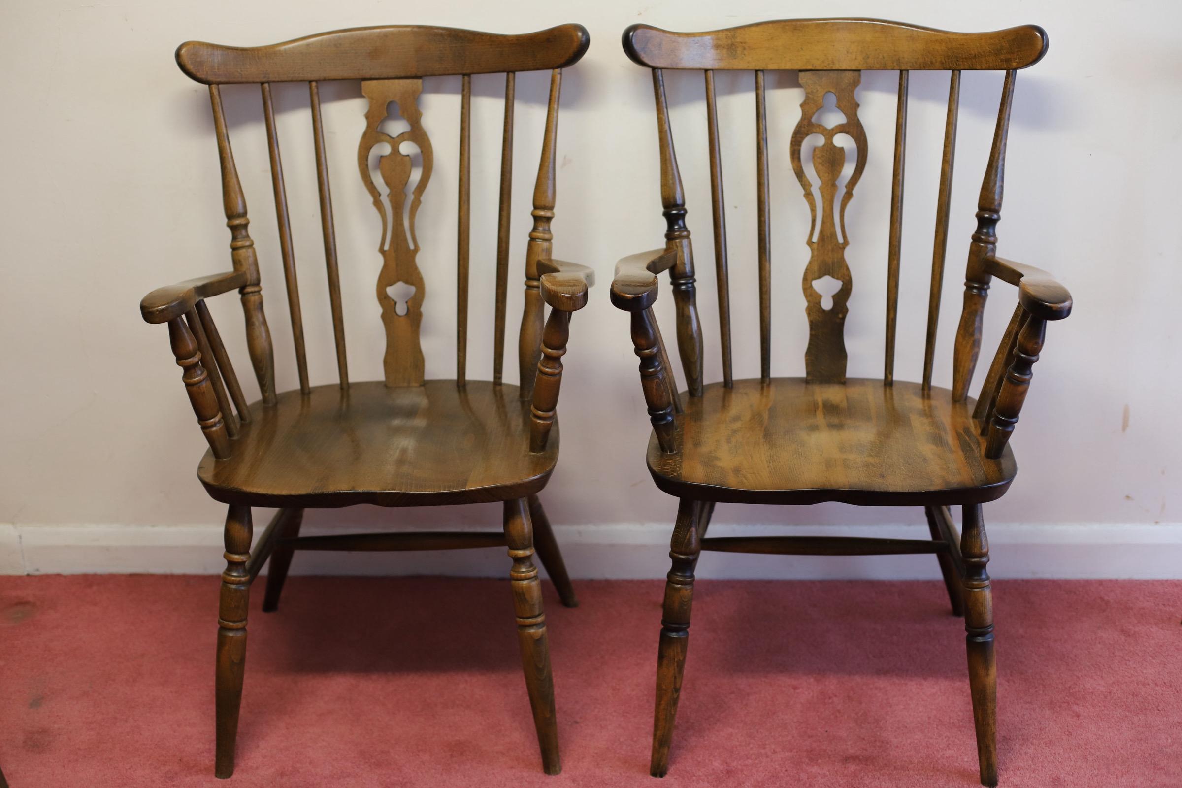 20ième siècle Jolie série de cinq fauteuils de ferme en hêtre  en vente