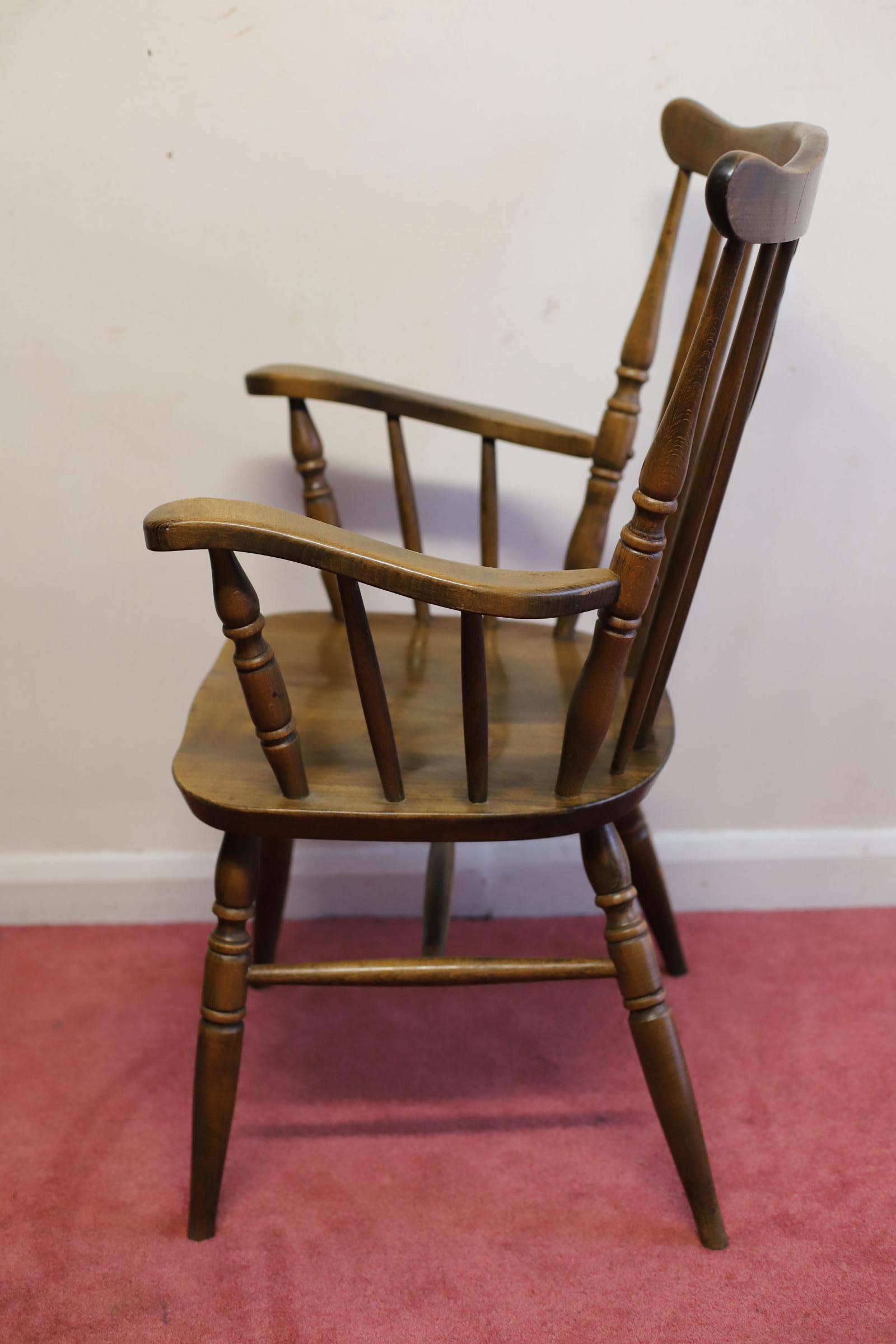 Hêtre Jolie série de cinq fauteuils de ferme en hêtre  en vente