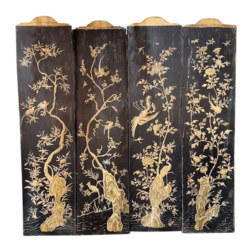 Ravissant ensemble de quatre panneaux peints à la main de style Chinoiserie