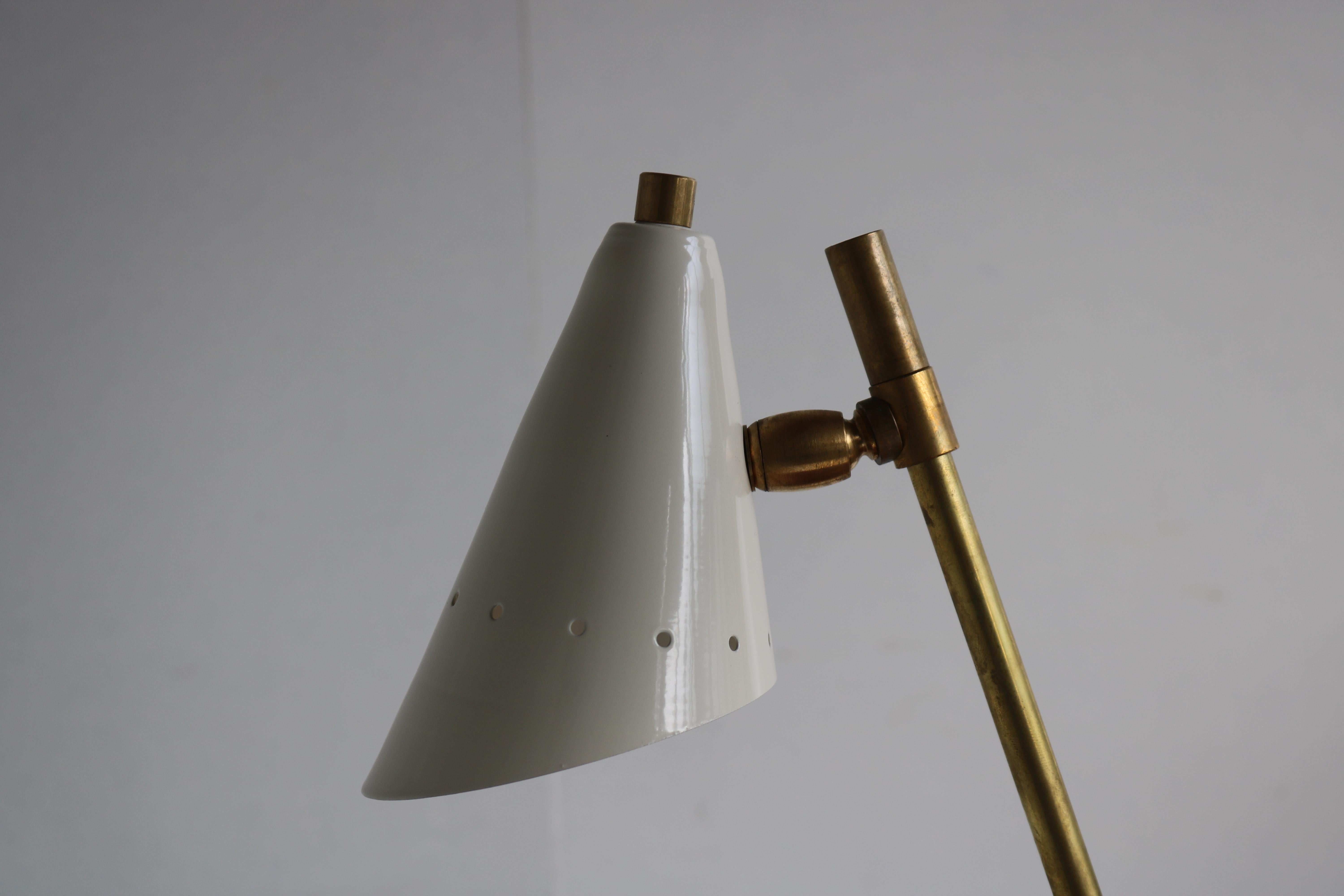 Mid-Century Modern Lovely Set of Italian Design Table Lamps in Minimalist Stilnovo Style Brass 1950