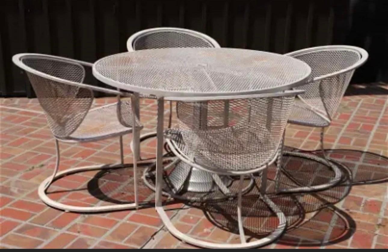 Lovely set of Maurizio Tempestini for Salterini Circular Radar Saucer Patio set For Sale 1