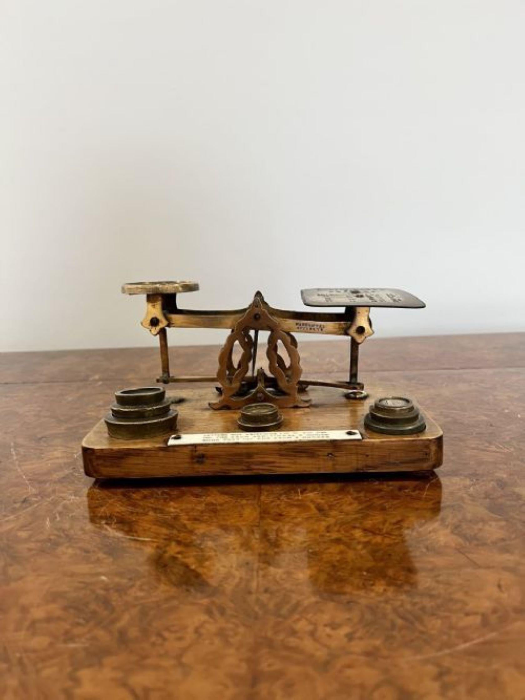 Lovely set of quality antique Victorian letter and postal scales and weights For Sale 2