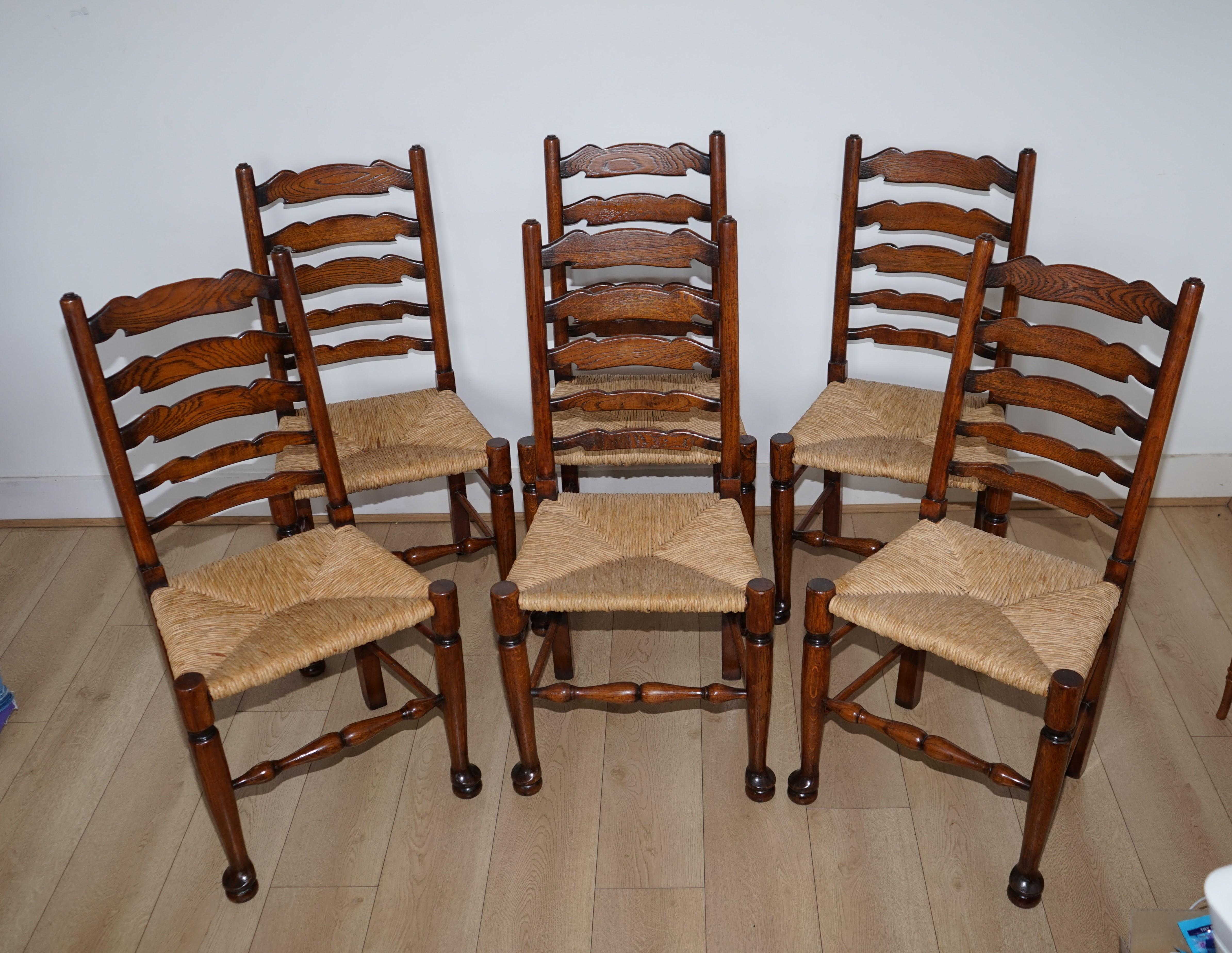 We are delighted to offer for auction this lovely set of Dutch ladder back oak rush seat dining chairs.

A very attractive and well-made set, the seat presented original rush woven straw. The timeless design show simplicity, and creativity. The