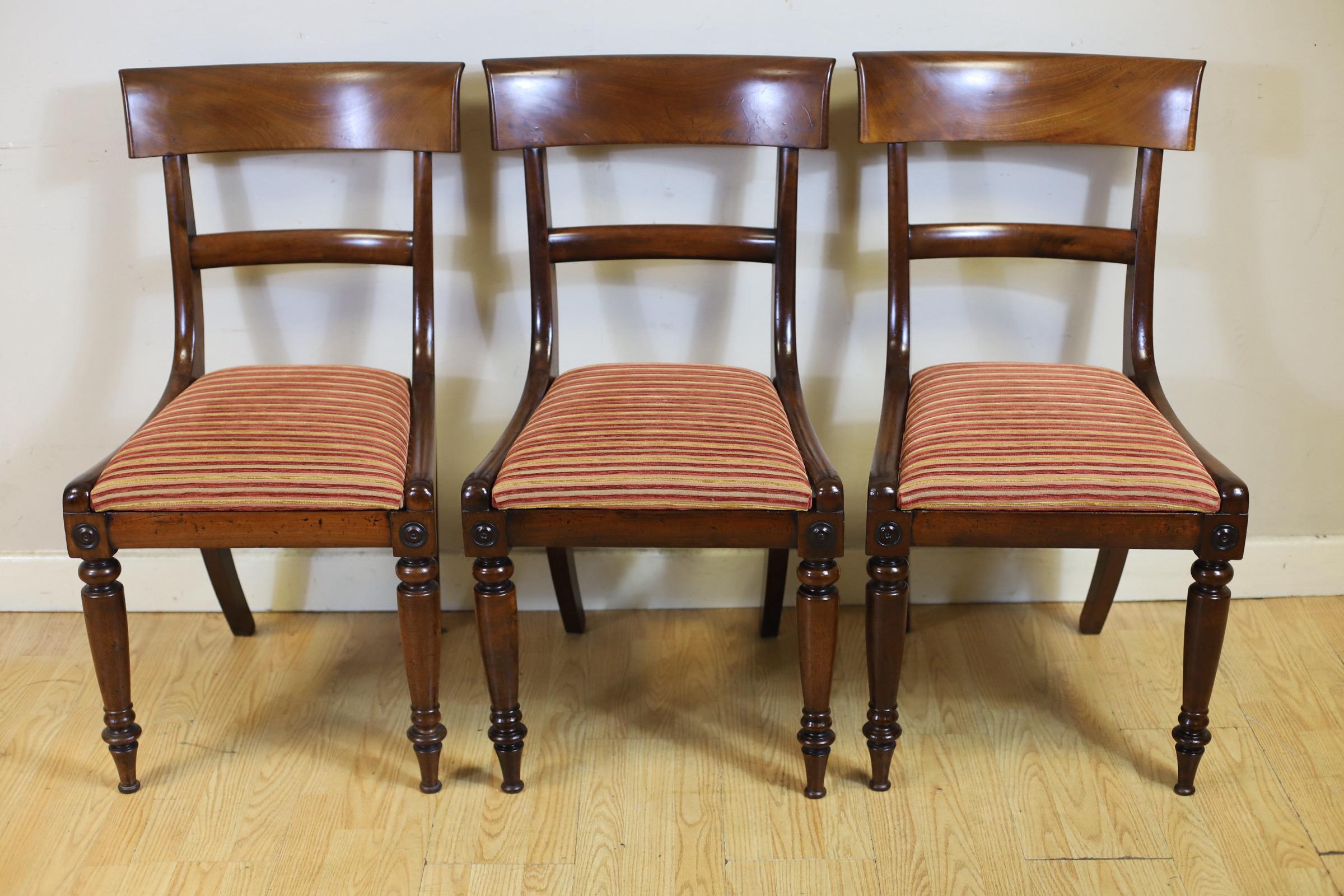 Schöner Satz von sechs viktorianischen Nussbaum Bar zurück Esszimmerstühle im Angebot 7