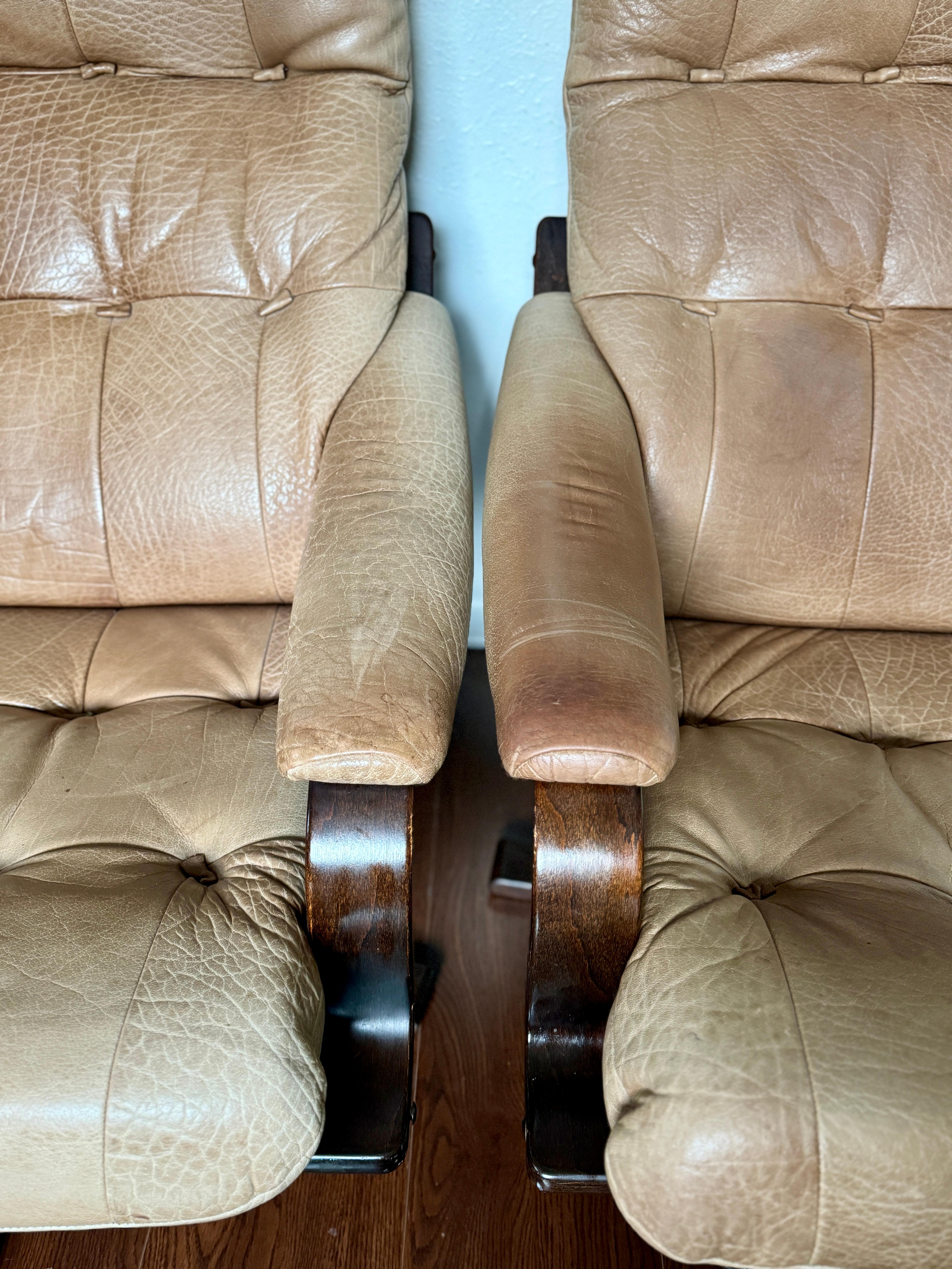 Lovely set of tan leather bentwood lounge chairs, circa 1970s. 7