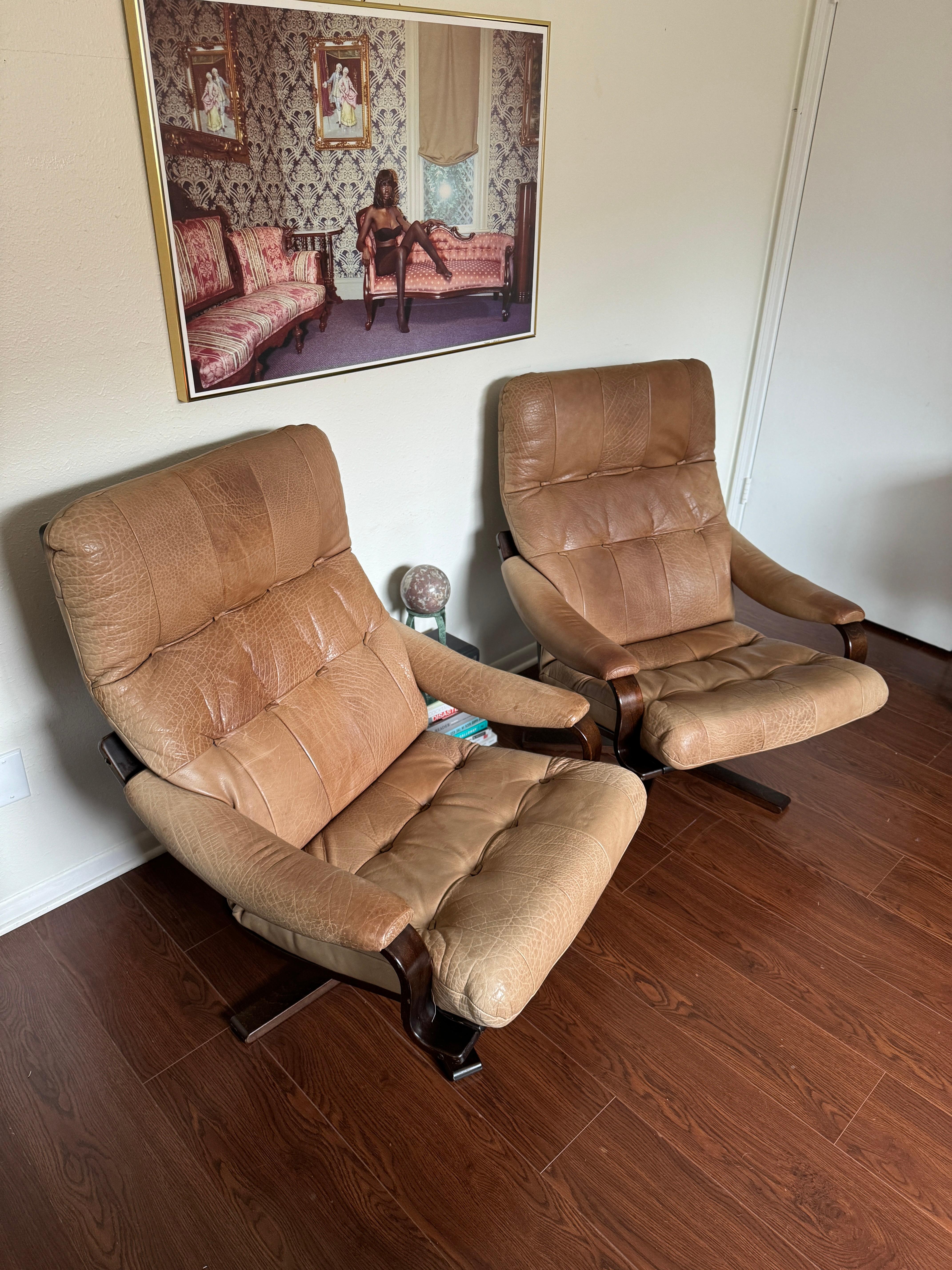 Lovely set of bentwood lounge chairs, circa 1970s. The leather is perfectly buttery and aged. Not only can you melt into these chairs because they’re so comfortable, but they swivel too! Overall in very good original condition. Structurally sound.