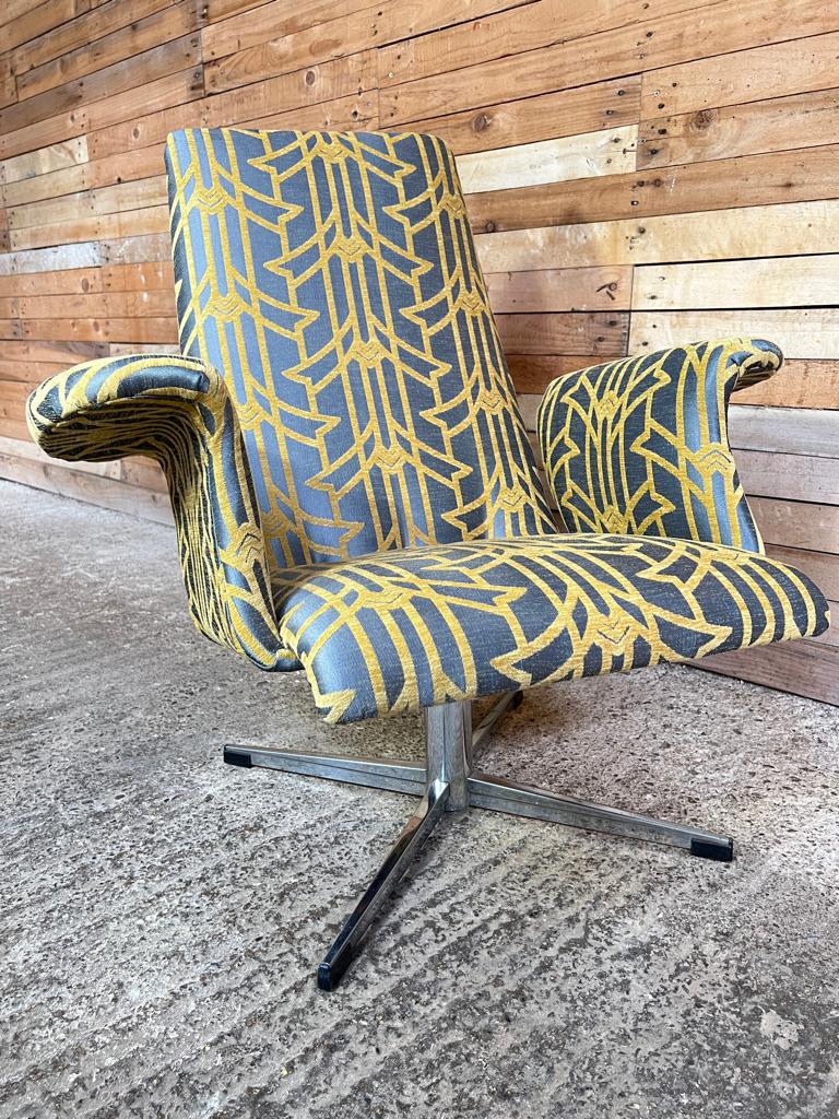 Lovely Shaped Dutch Retro 1950's Swan Arm Chair Unusual Shape Newly Upholstered In Good Condition For Sale In Markington, GB