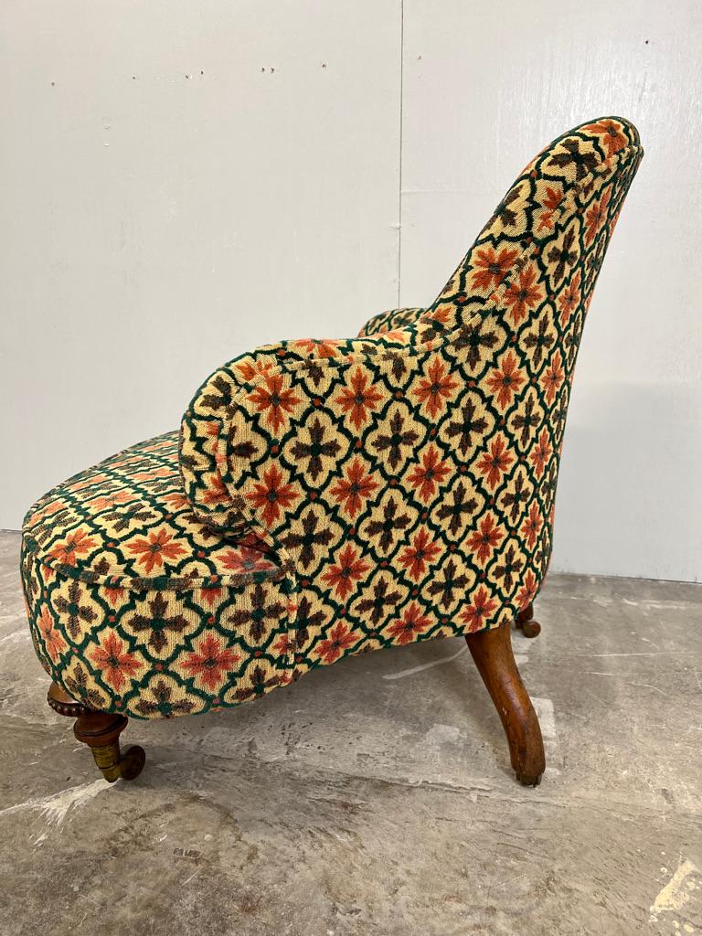 Lovely Shaped English Antique Victorian 'Swan' or 'Spoon' Arm Chair + foot stool For Sale 4