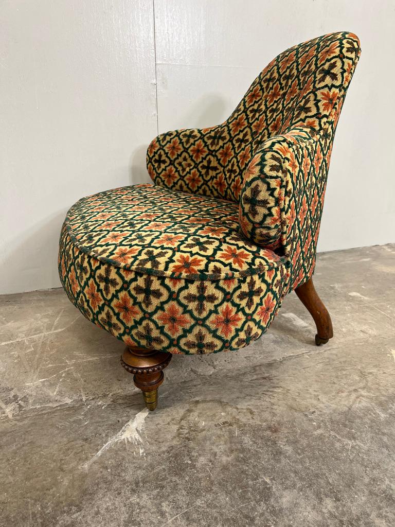 Lovely Shaped English Antique Victorian 'Swan' or 'Spoon' Arm Chair + foot stool For Sale 3