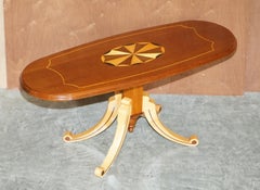Ravissante table basse ovale de style Sheraton Revival en érable et bois de feuillus de David Linley