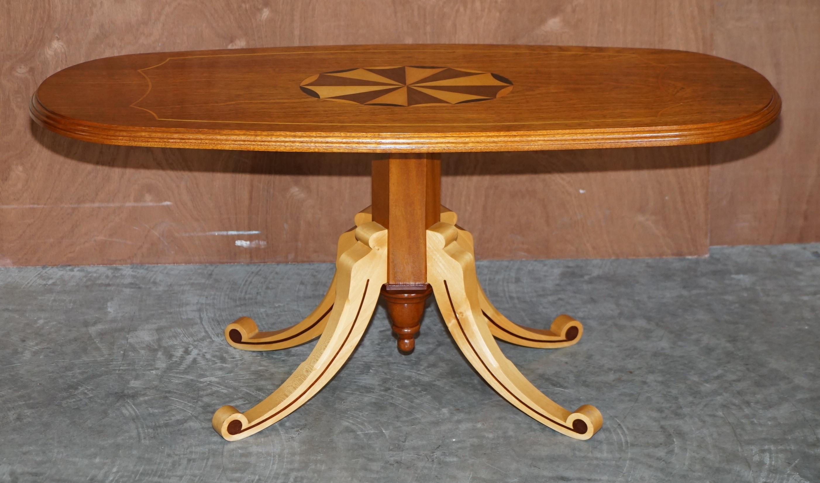 English Lovely Sheraton Revival David Linley Style Maple & Hardwood Oval Coffee Table For Sale
