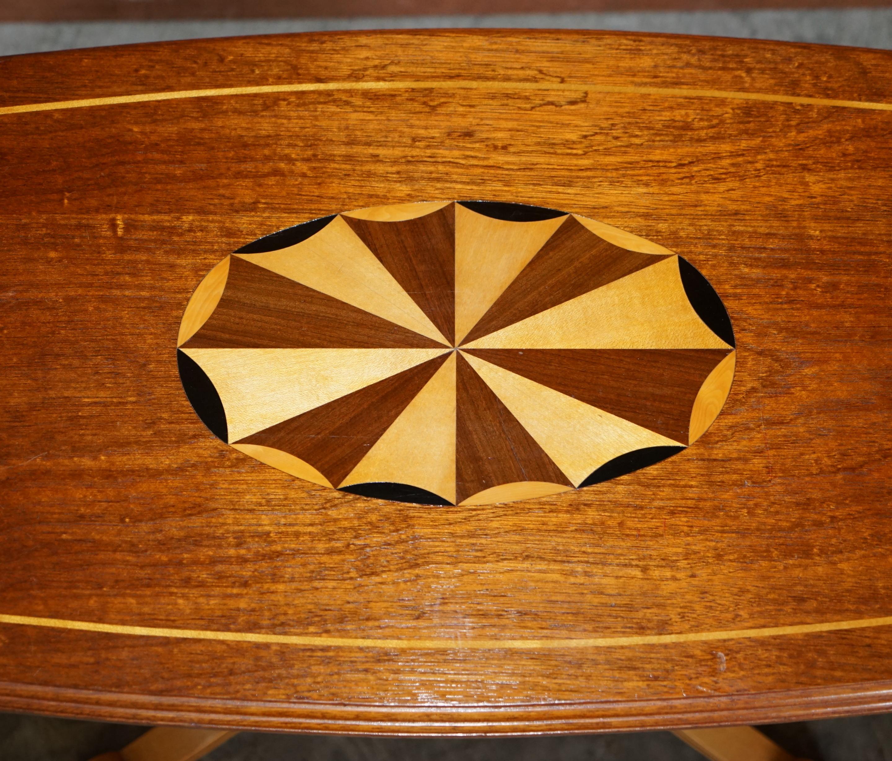 20th Century Lovely Sheraton Revival David Linley Style Maple & Hardwood Oval Coffee Table For Sale