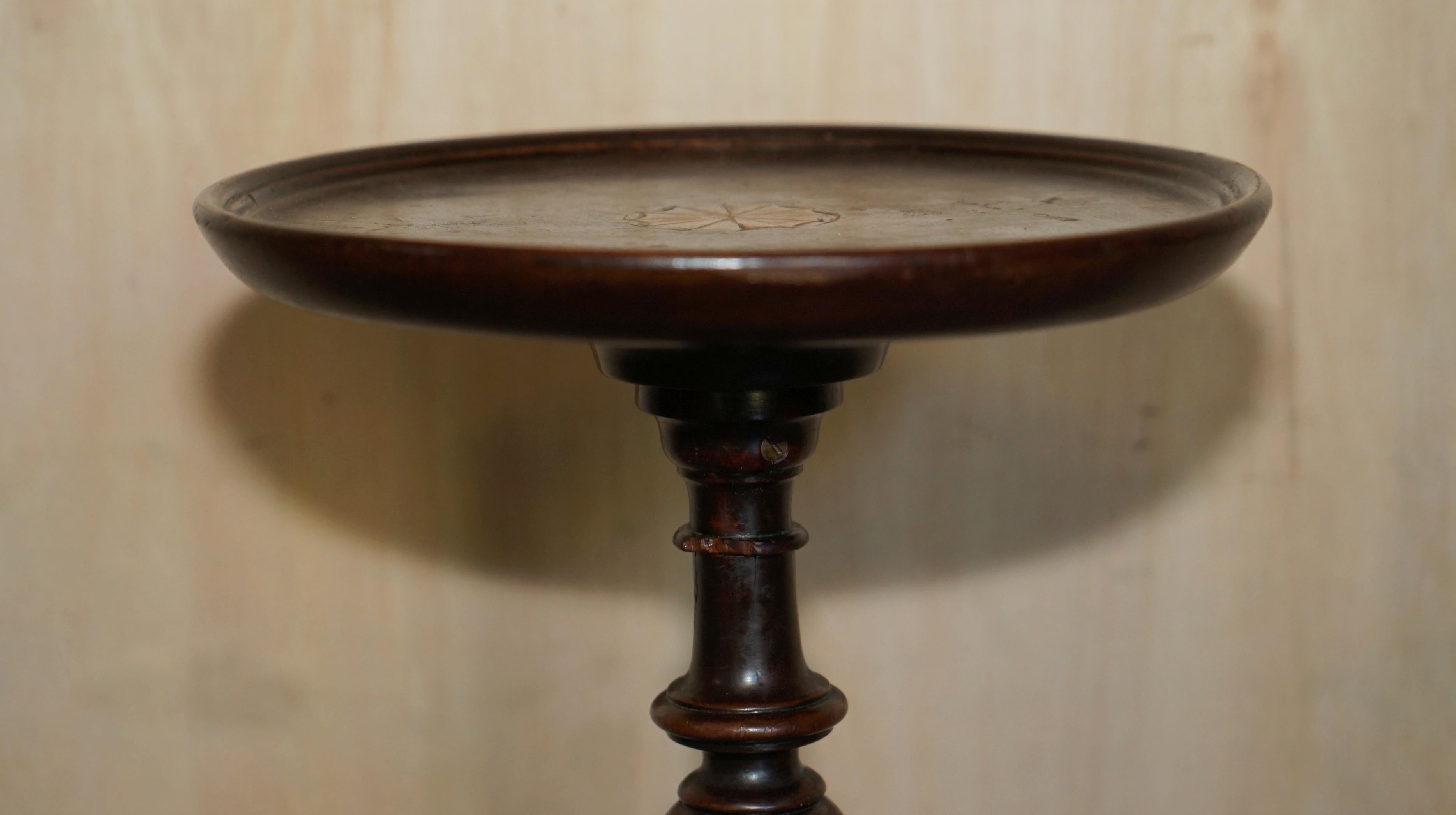 English LOVELY SMALL ANTIQUE SHERATON REViVAL HARDWOOD TRIPOD SIDE END LAMP WINE TABLE For Sale