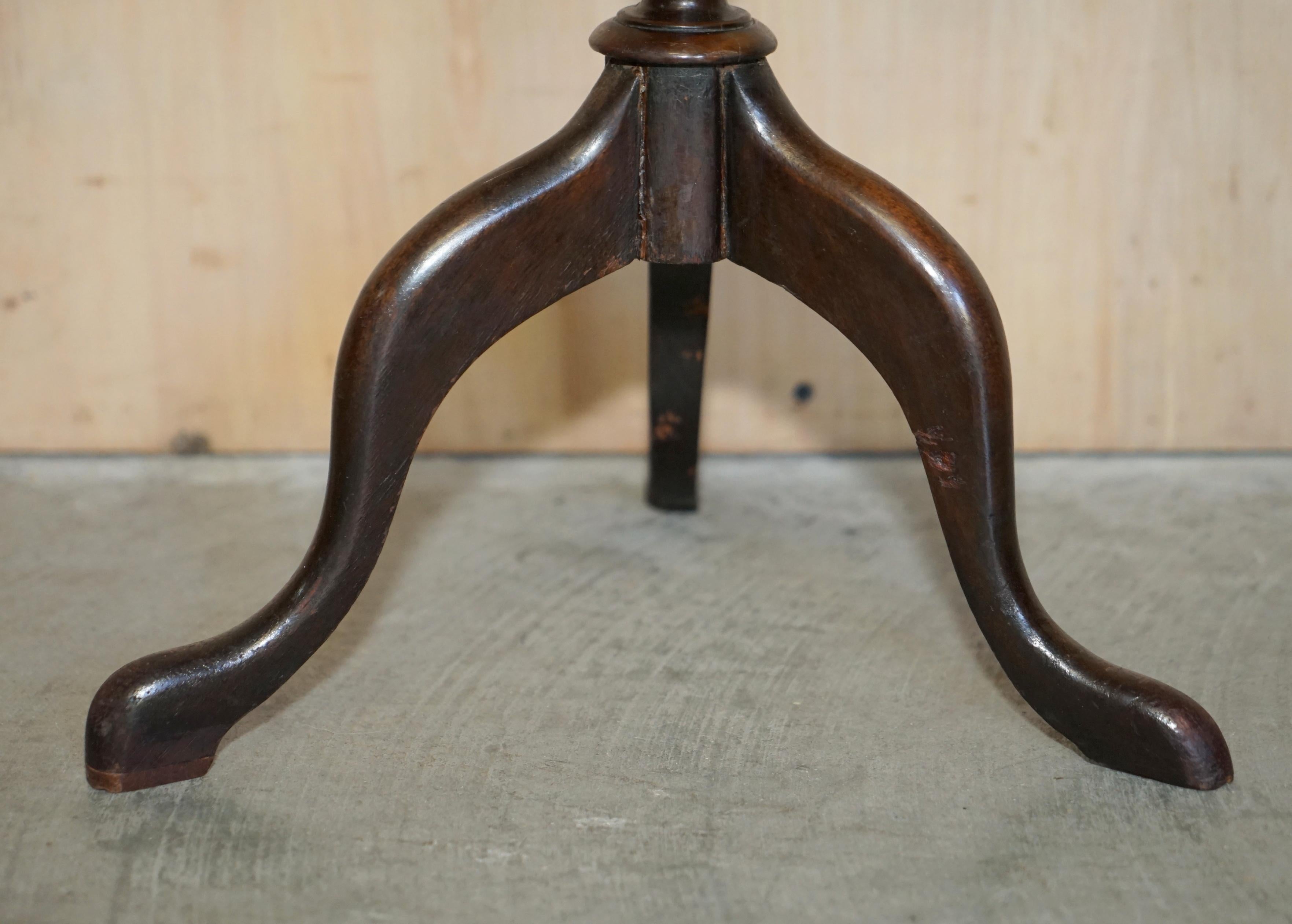 Hardwood LOVELY SMALL ANTIQUE SHERATON REViVAL HARDWOOD TRIPOD SIDE END LAMP WINE TABLE For Sale