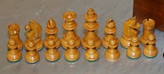 LOVELY SMALL ANTIQUE VICTORIAN 1860 STAUNTON PATTERN CHESS SET IN ORiGINAL BOX