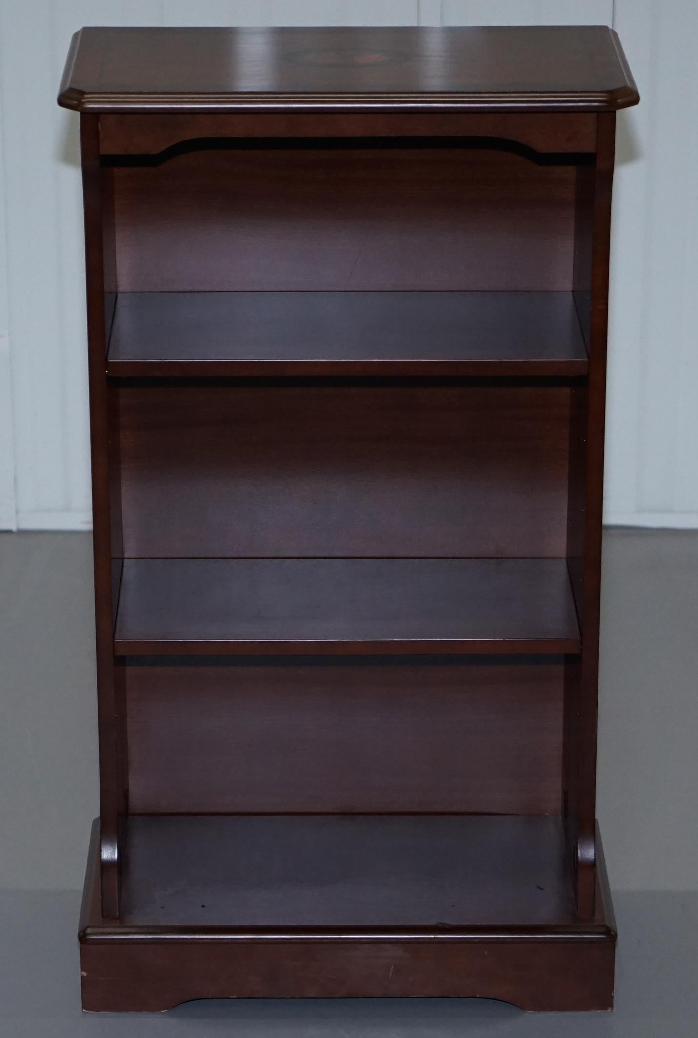 We are delighted to this lovely mahogany with Sheraton inlaid top small dwarf open bookcase

A good looking and functional piece of furniture. The shelves are all height adjustable and removable, someone has added some extra holes to add even more