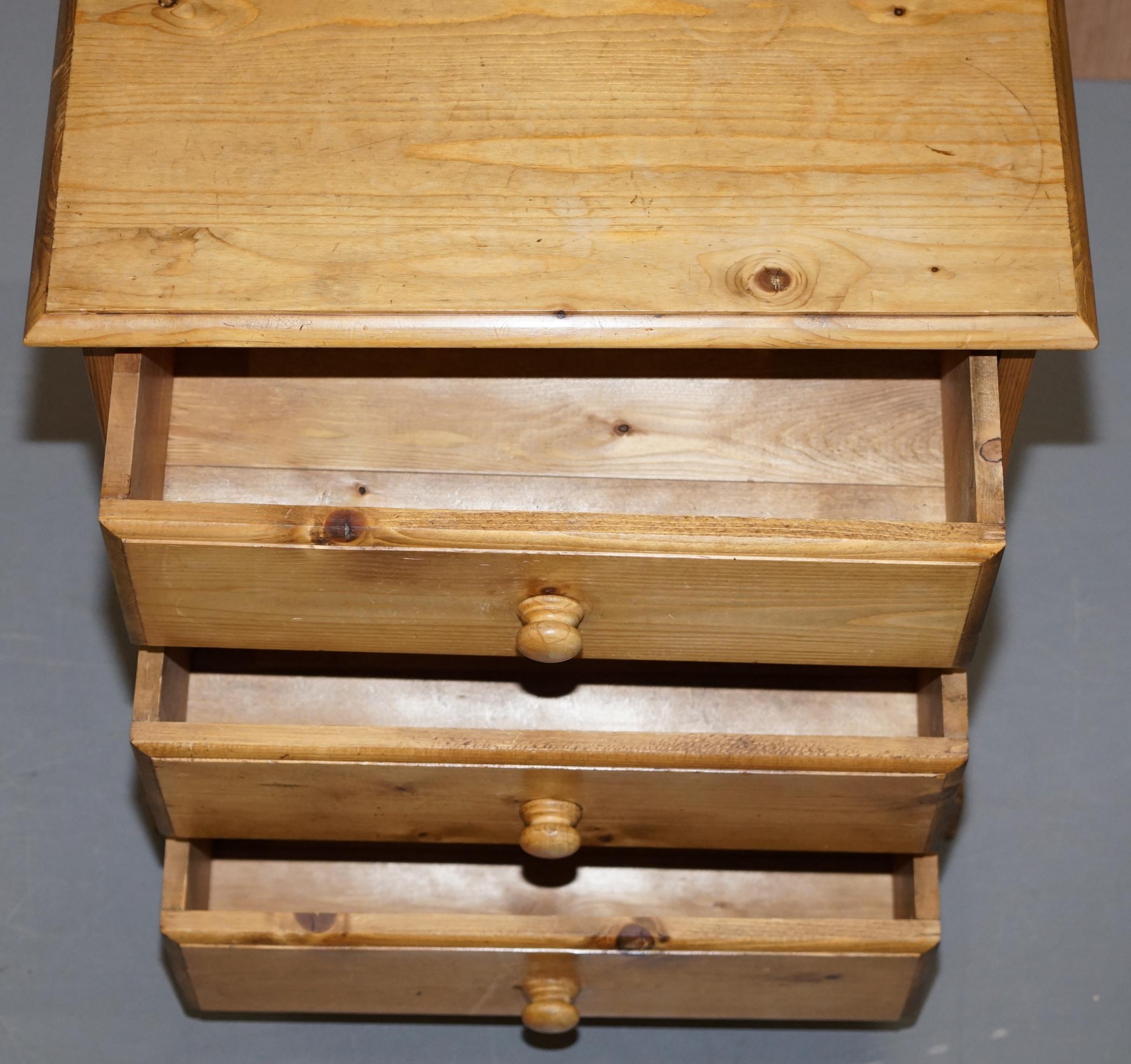 Lovely Small English Oak Vintage circa 1960s Bedside Table Chest of Drawers 6