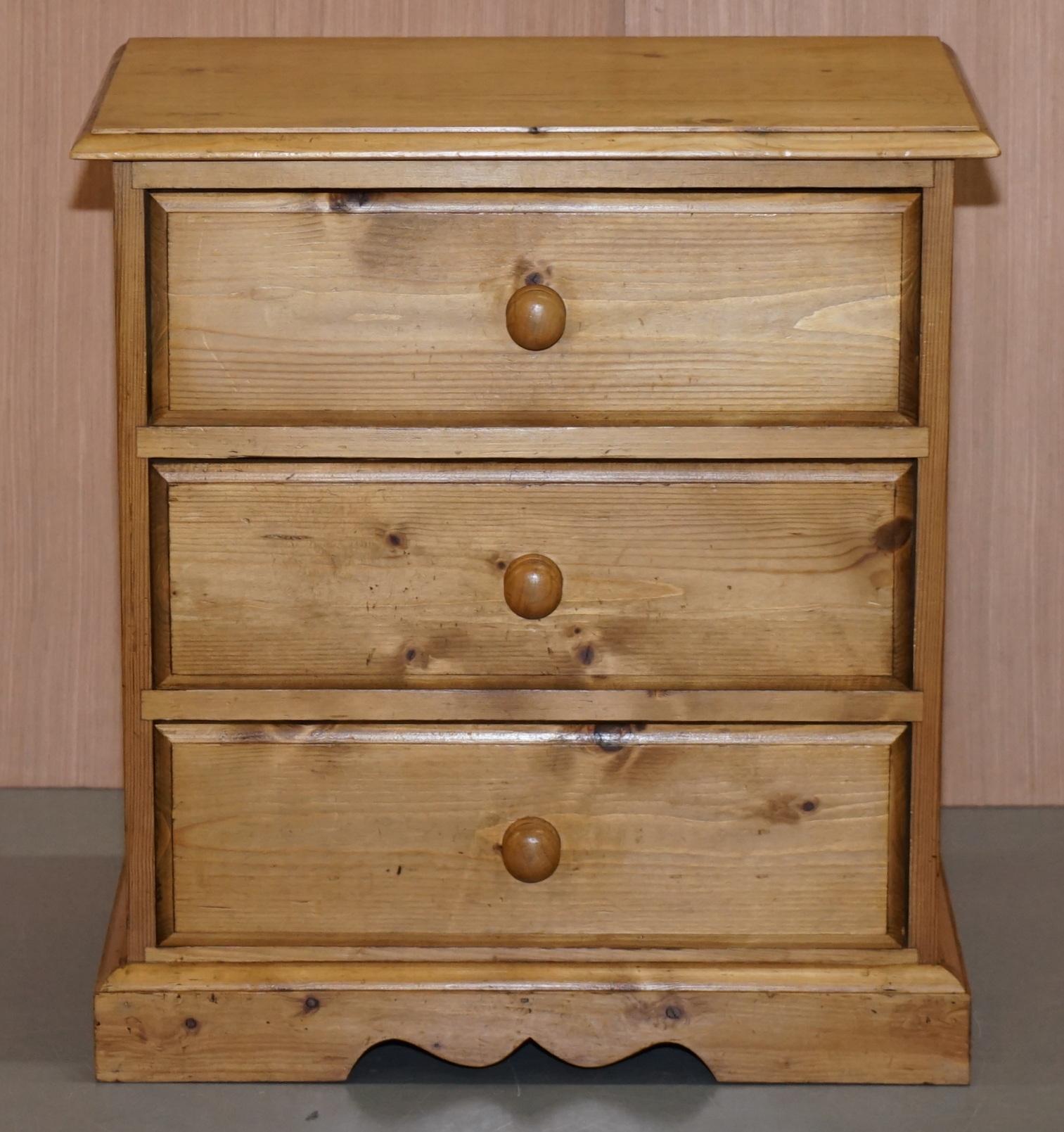 We are delighted to offer for sale this stunning vintage circa 1960s English oak bedside table sized chest of drawers

This piece is part of a suite, the other pieces are all Victorian and listed under my other items

This little chest of