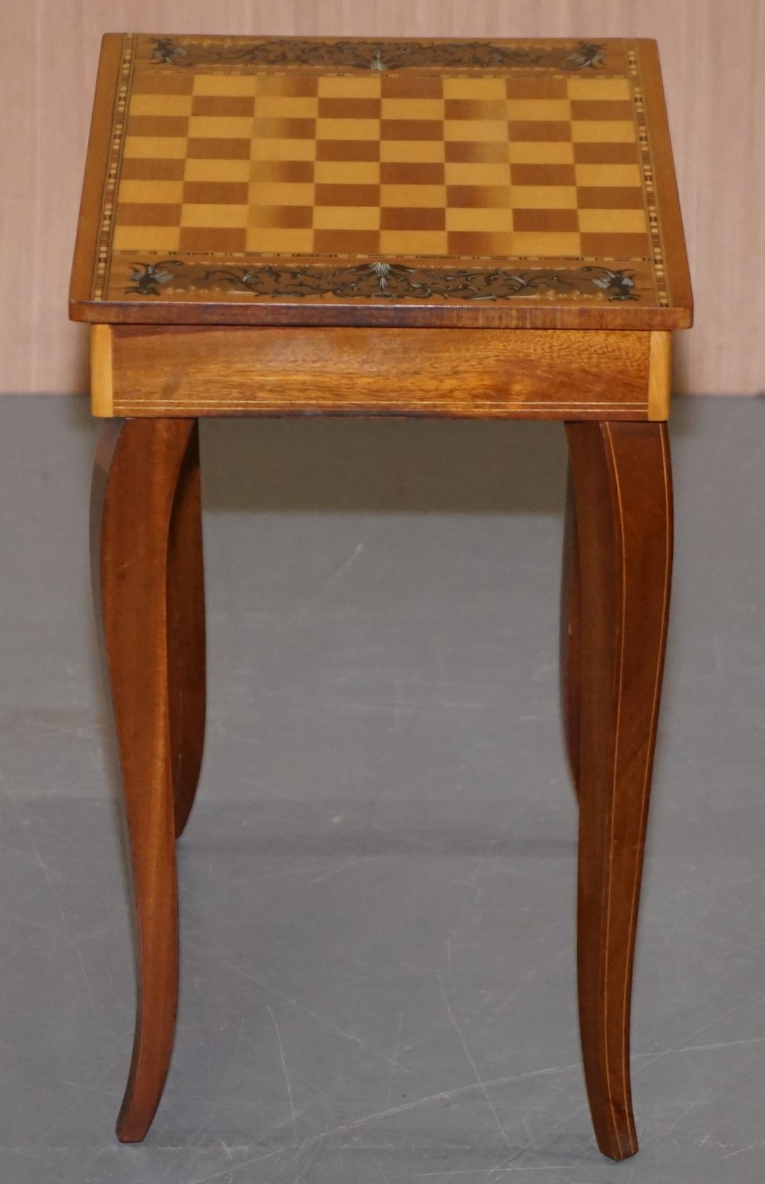 Charmante petite table de jeux d'échecs backgammon musicale avec tiroir et pièces d'échecs 3