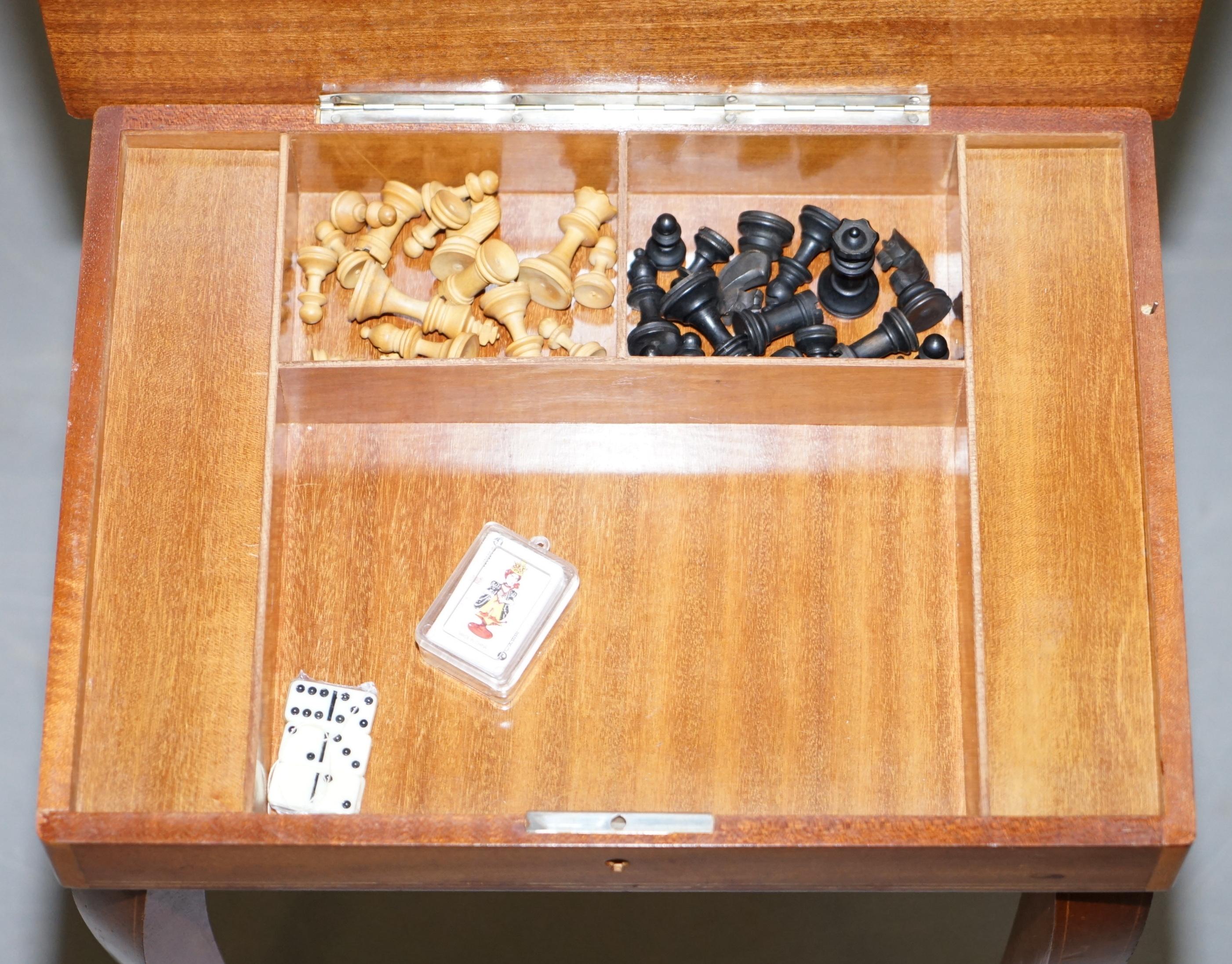 Charmante petite table de jeux d'échecs backgammon musicale avec tiroir et pièces d'échecs 8