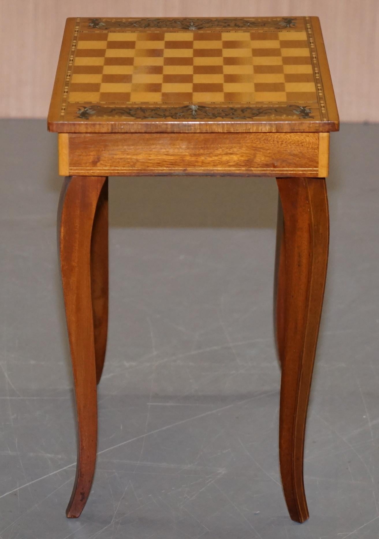Bois Charmante petite table de jeux d'échecs backgammon musicale avec tiroir et pièces d'échecs