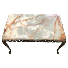 Lovely Small Onyx Top Brass Antique Coffee Table (Table à café ancienne en laiton)