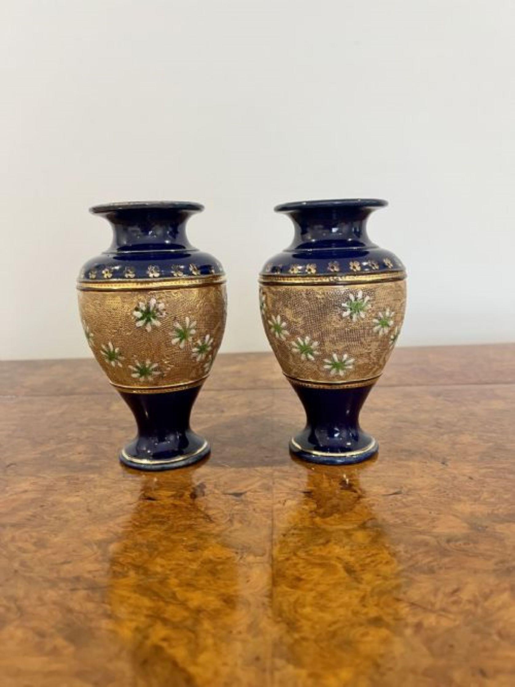 Lovely small pair of antique Victorian Royal Doulton vases  In Good Condition For Sale In Ipswich, GB