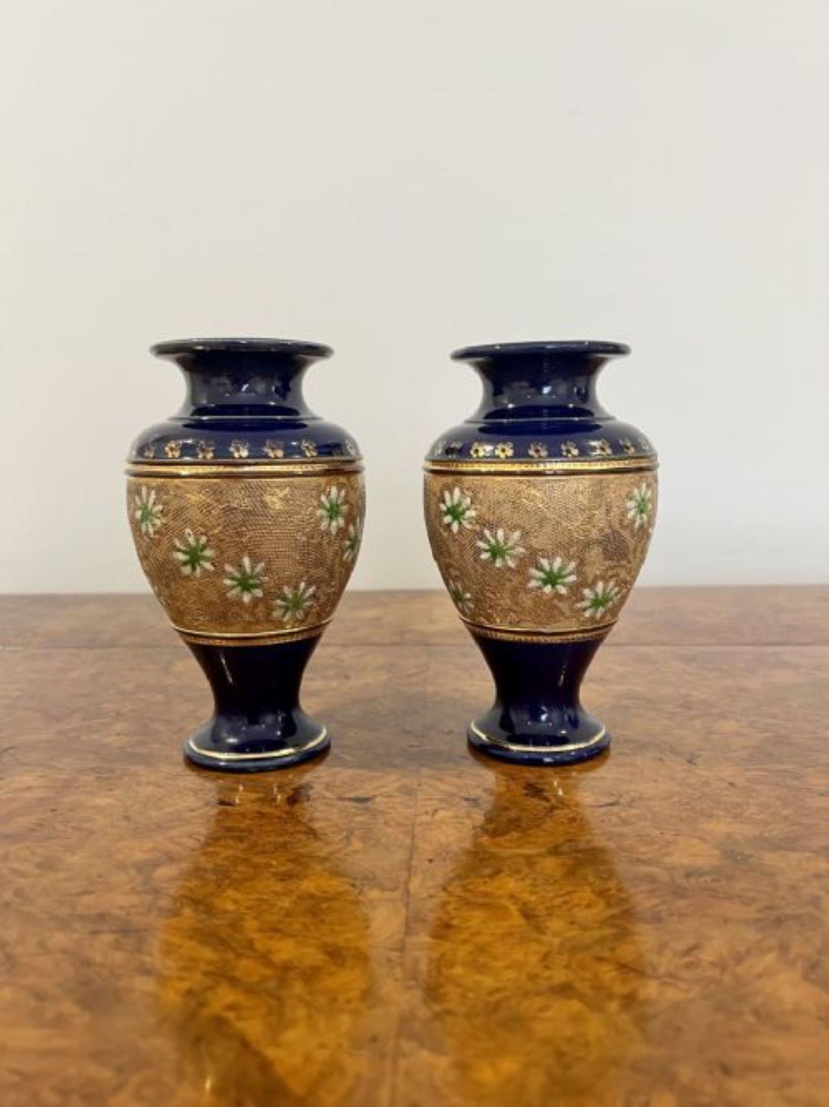 Lovely small pair of antique Victorian Royal Doulton vases  In Good Condition For Sale In Ipswich, GB