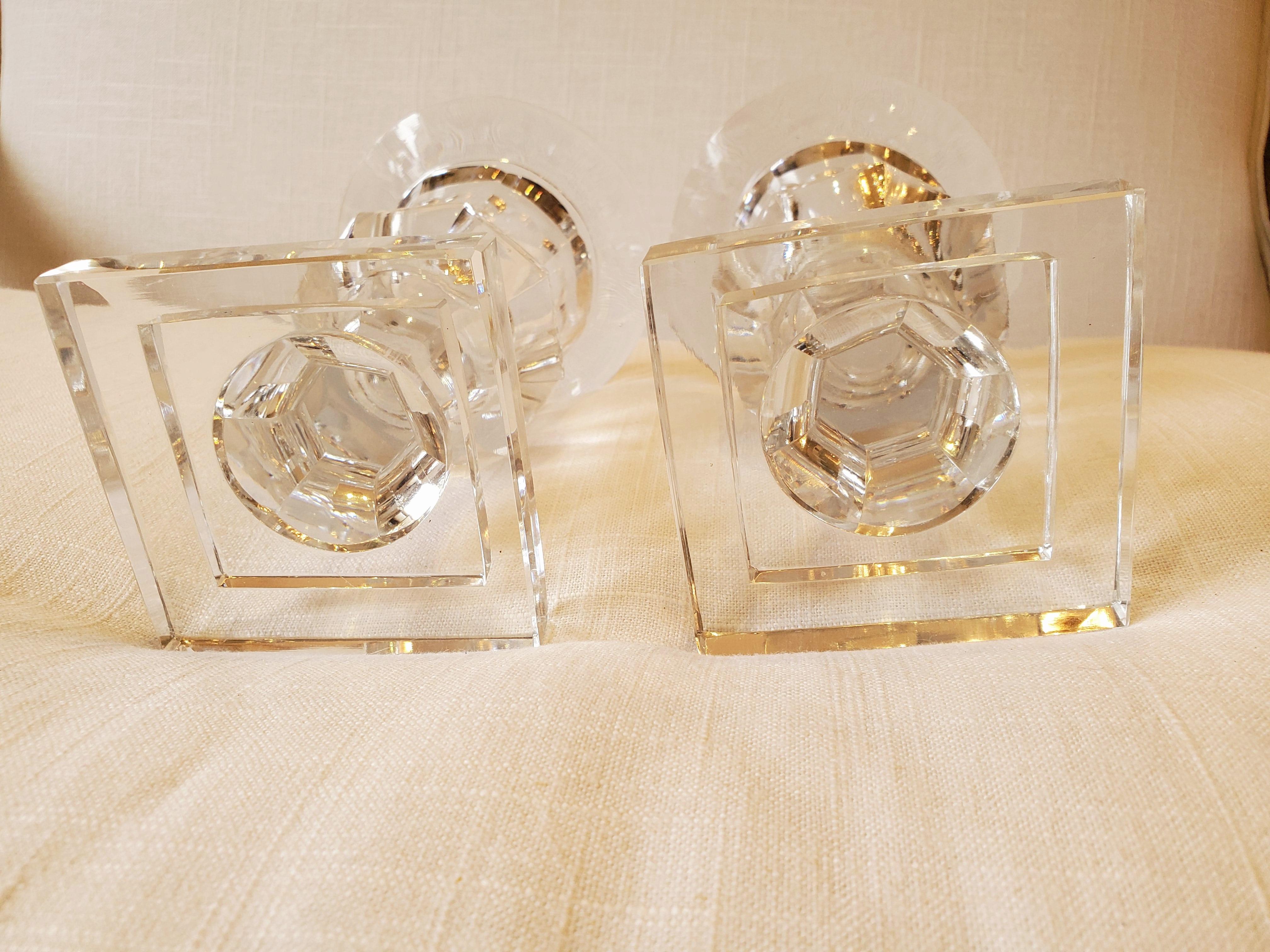 Cristal Jolie petite paire d'urnes en cristal en vente