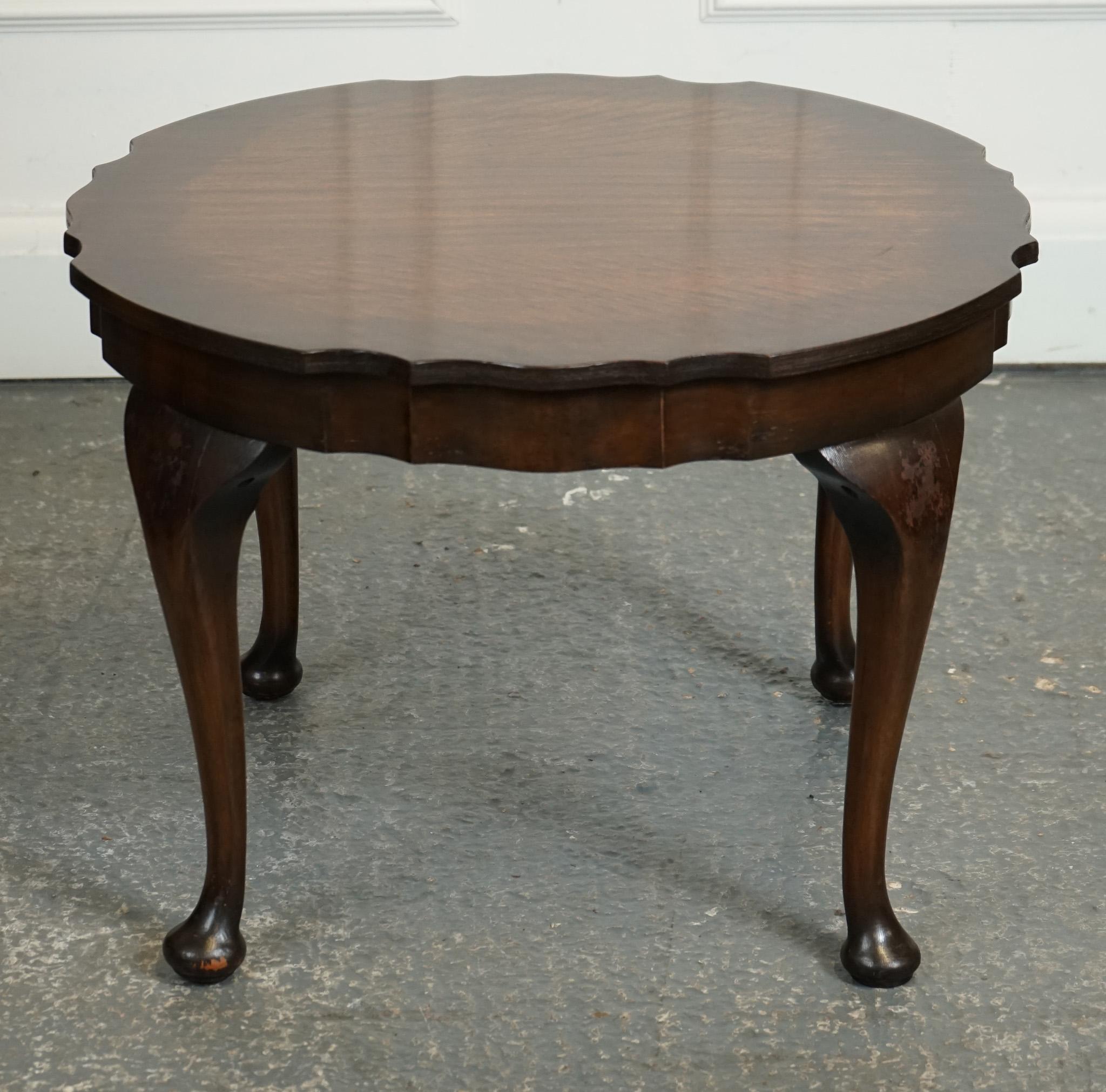 Fait main LOVELY SMALL PIE CRUST SHAPEDED EDGE HARDWOOD SIDE TABLE j1 en vente