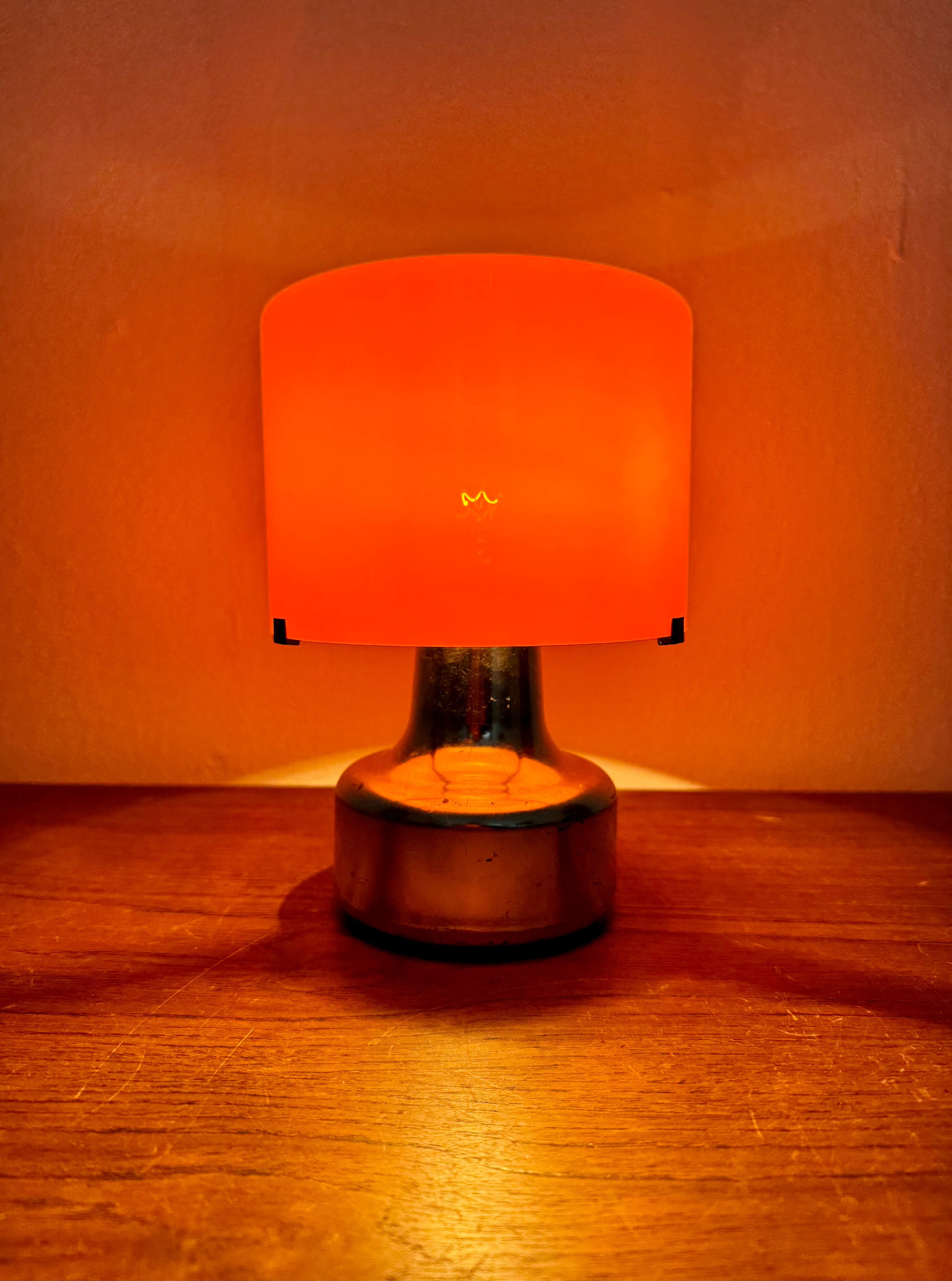 Lovely Small Platsic Table Lamp For Sale 3