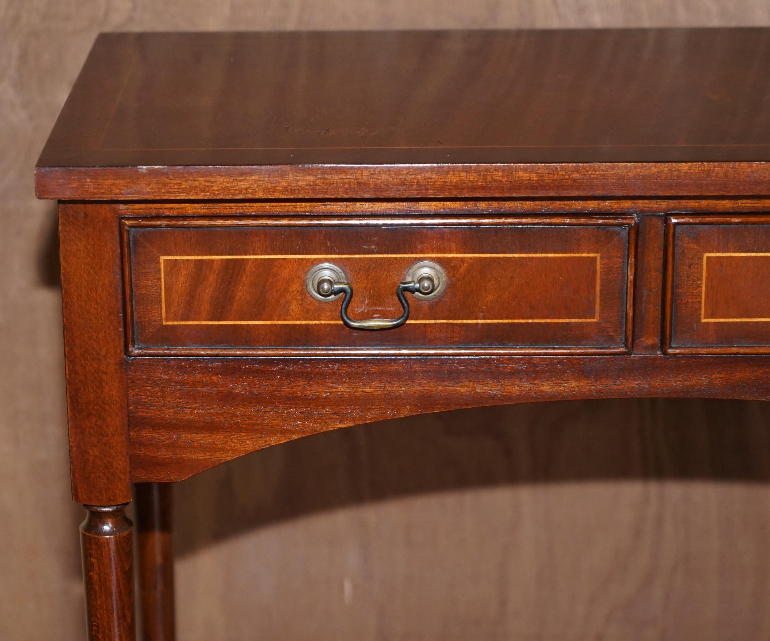 Lovely Small Two Drawer Bradley Furniture England Flamed Mahogany Console Table In Good Condition In West Sussex, Pulborough
