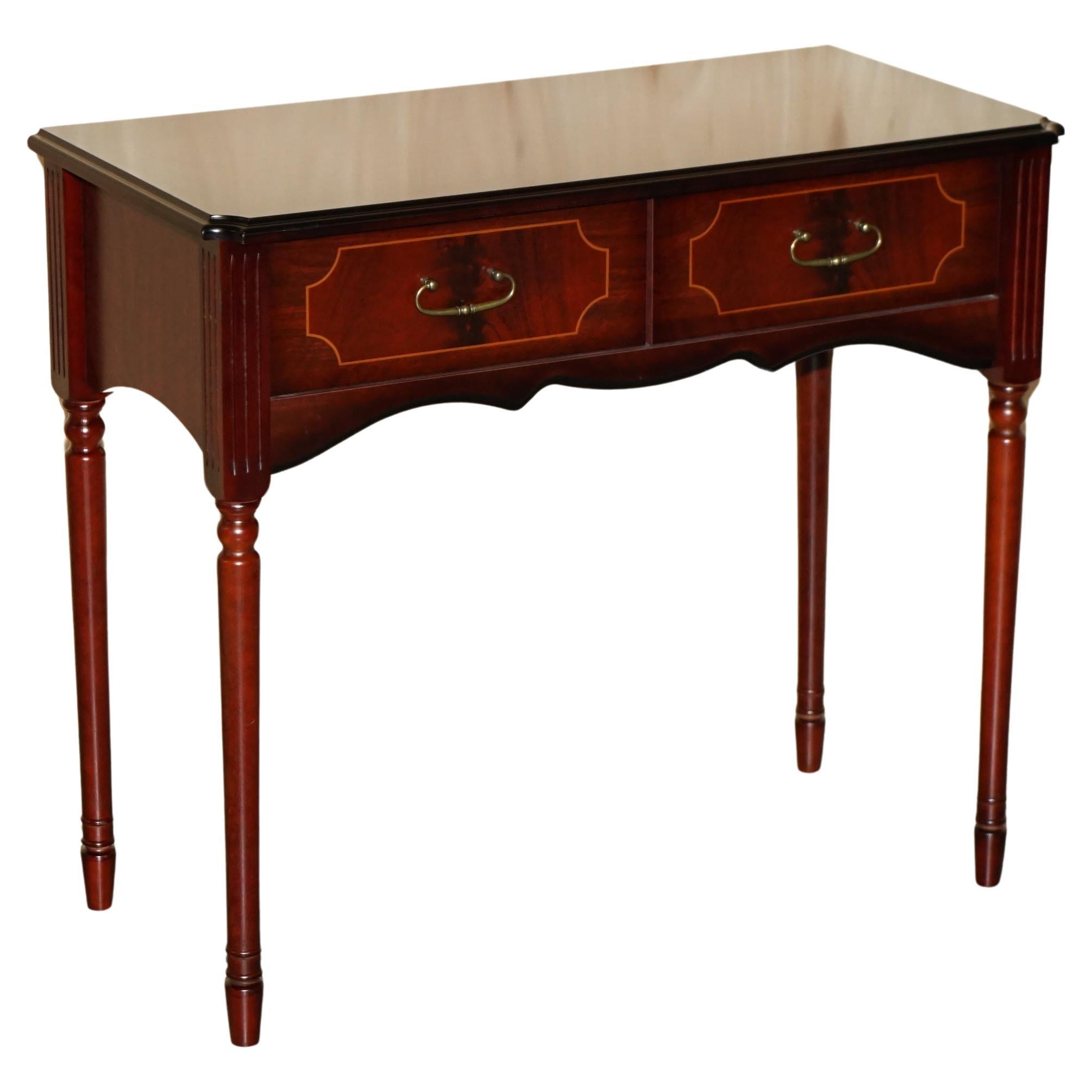 LOVELY SMALL TWO DRAWER SIDE CONSOLE TABLE WITH HARDWOOD STYLE FINiSH in vendita