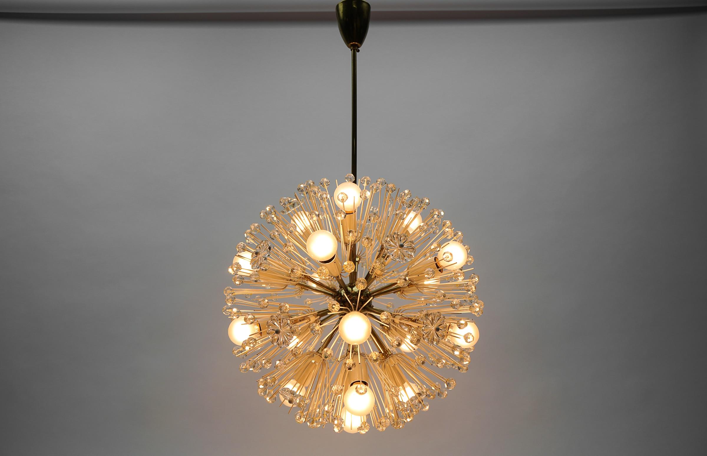 Lovely Snowflake Lamp by Emil Stejnar for Rupert Nikoll, 1950s, Austria In Good Condition For Sale In Nürnberg, Bayern