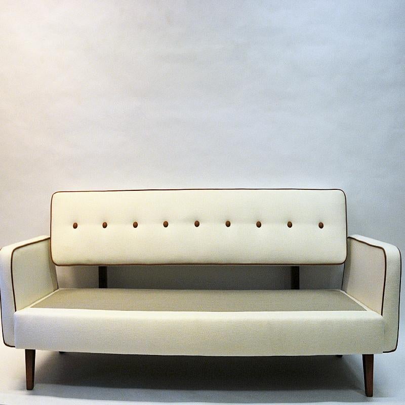 Schönes Sofa und Daybed aus weißer Wolle von Ire Möbler, 1950er Jahre, Schweden (Skandinavische Moderne) im Angebot