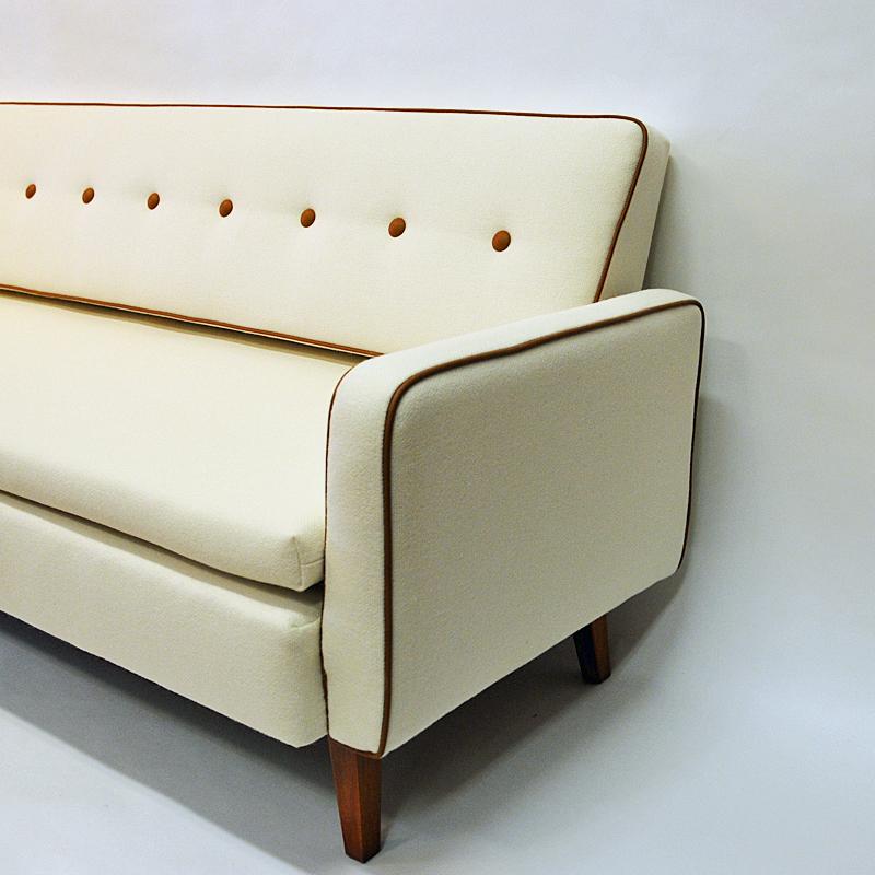 Schönes Sofa und Daybed aus weißer Wolle von Ire Möbler, 1950er Jahre, Schweden (Schwedisch) im Angebot