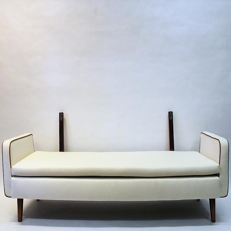 Lovely Sofa and Daybed of White Wool by Ire Möbler, 1950s, Sweden In Good Condition For Sale In Stockholm, SE