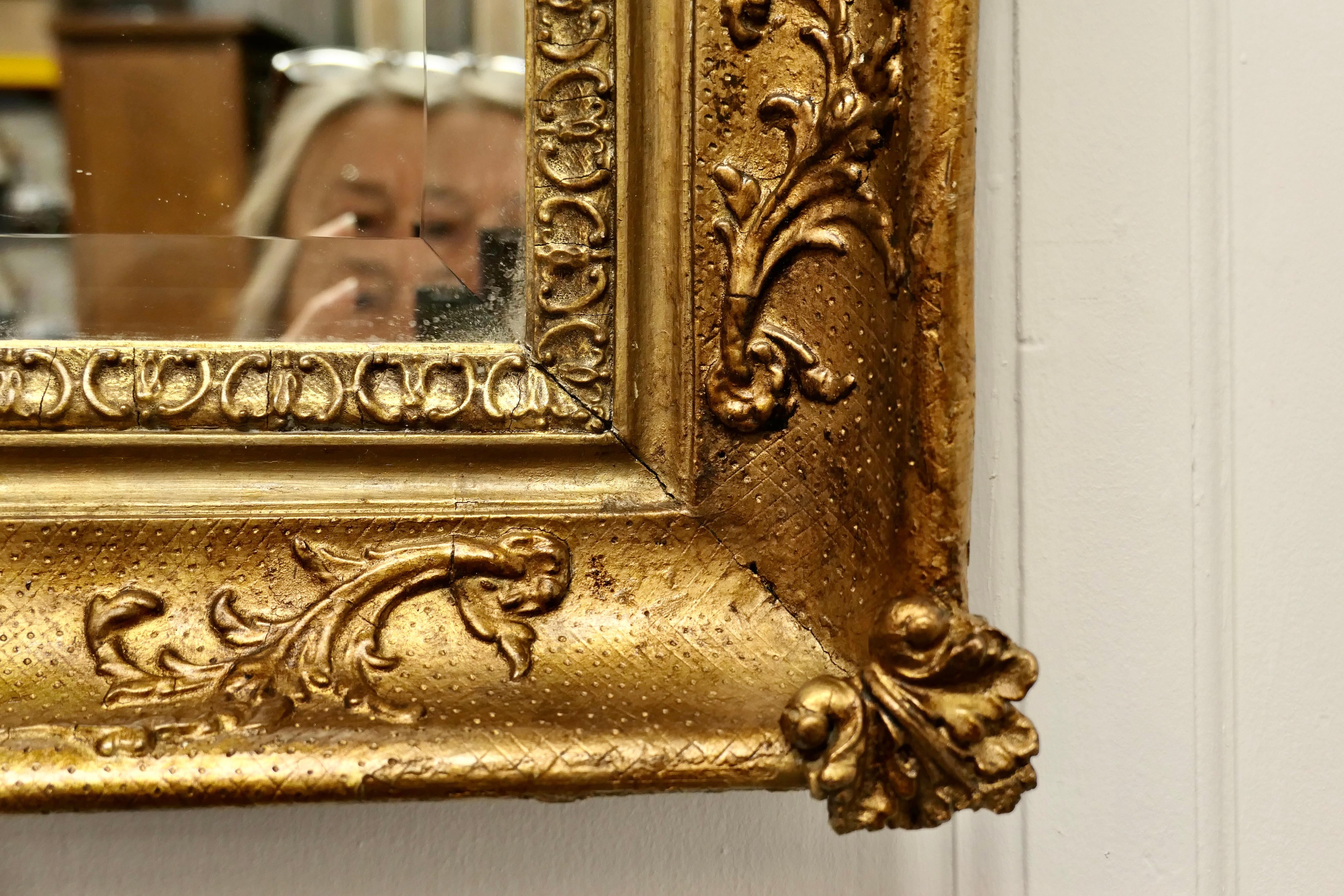 XIXe siècle Ravissant miroir mural carré doré rococo en vente