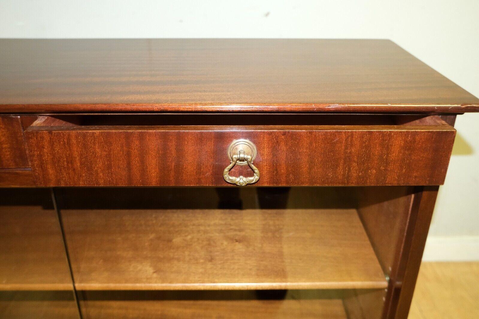 LOVELY STRONGBOW HARDWOOD DiSPLAY CABINET SLIDING GLASS DOORS ON CABRIOLE LEGS 4